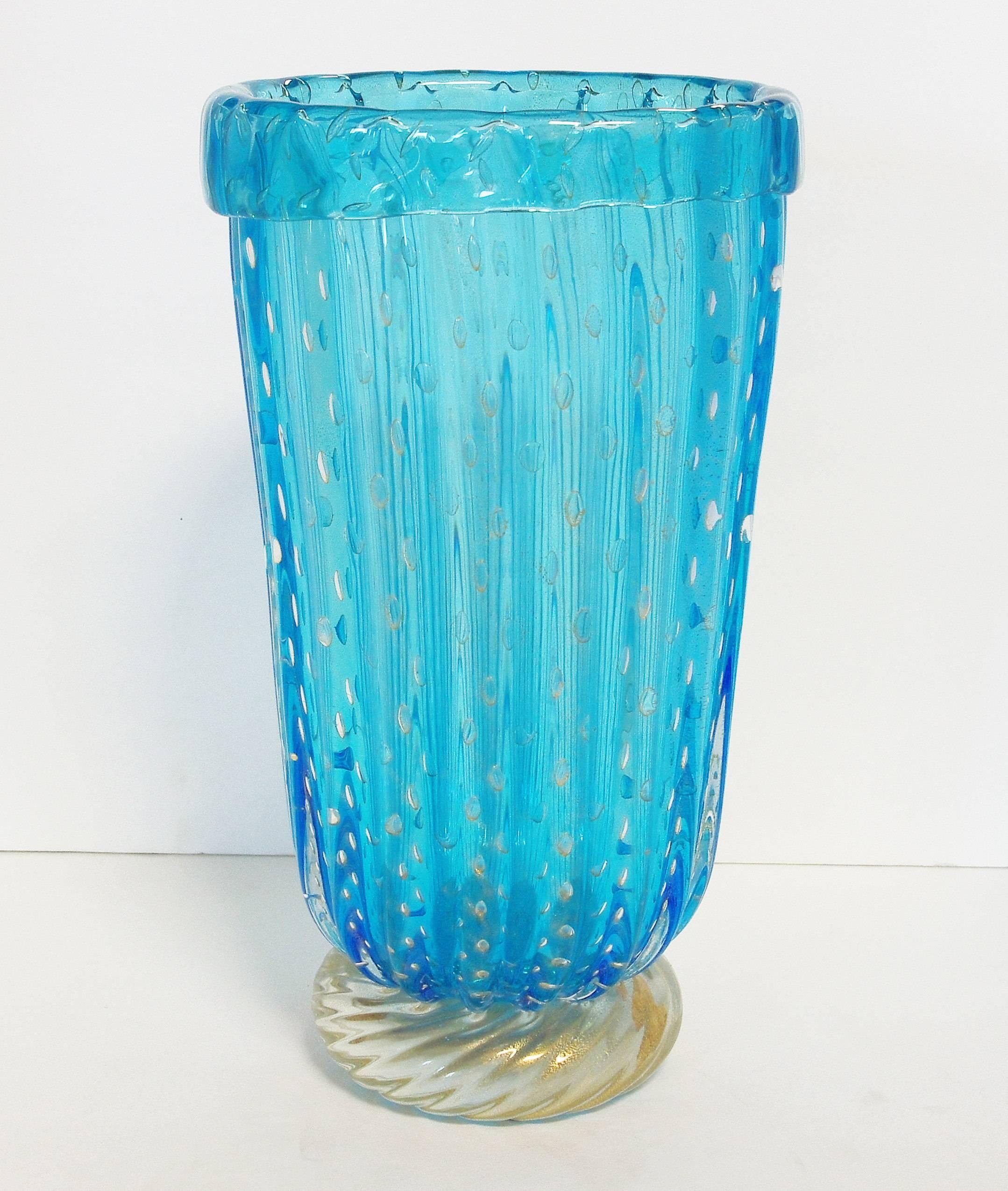 Italian Murano glass Aquamarine Pulegoso vase by Pino Signoretto.
Signed on the base.