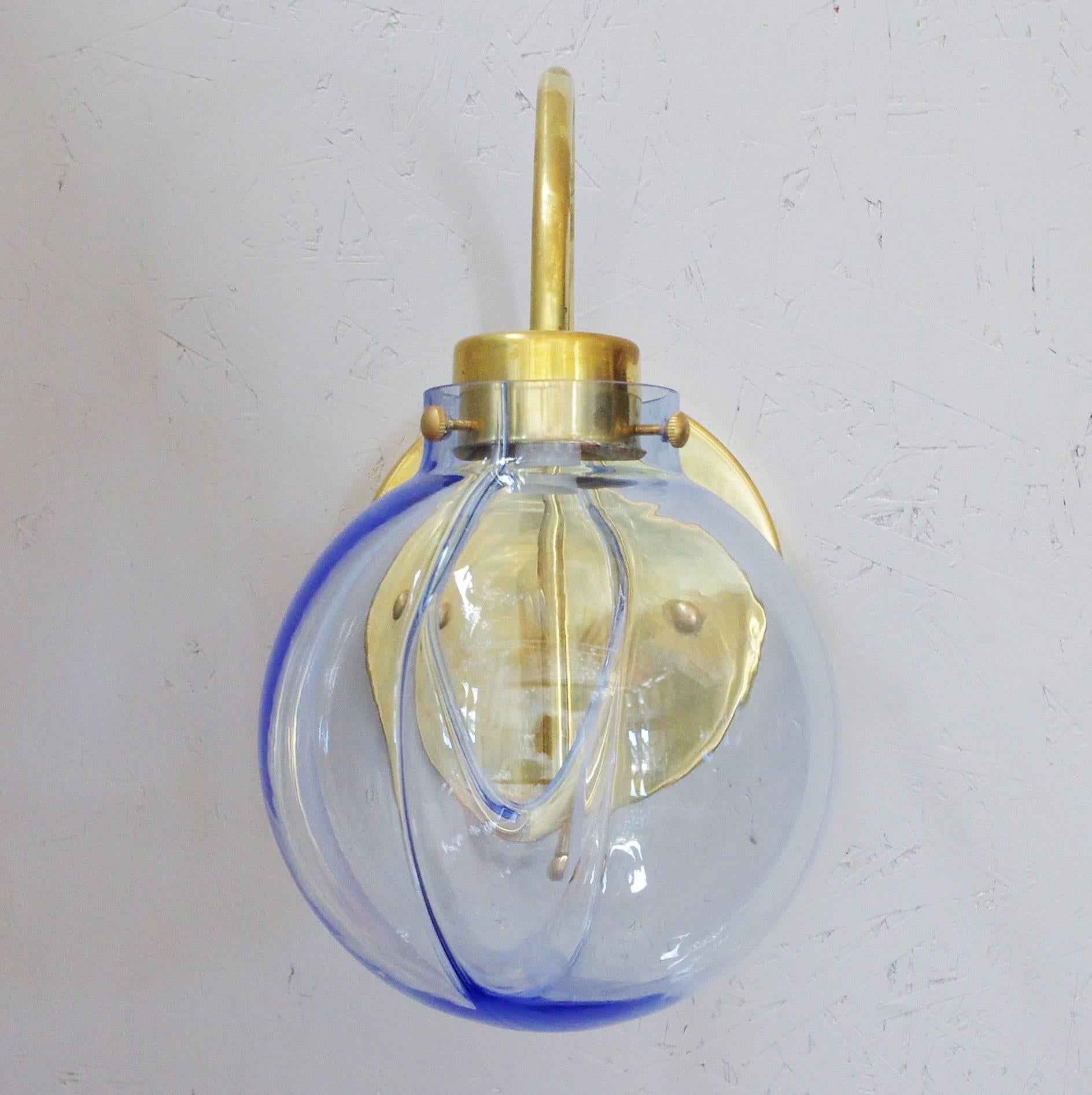 Mid Century Italian single sconce designed by Toni Zuccheri for Venini with a blue Murano glass membrane globe mounted on brass arm and backplate / Made in Italy in the 1960s
1 light / E26 or E27 type / max 40W
Height: 13 inches / Width: 7.5 inches