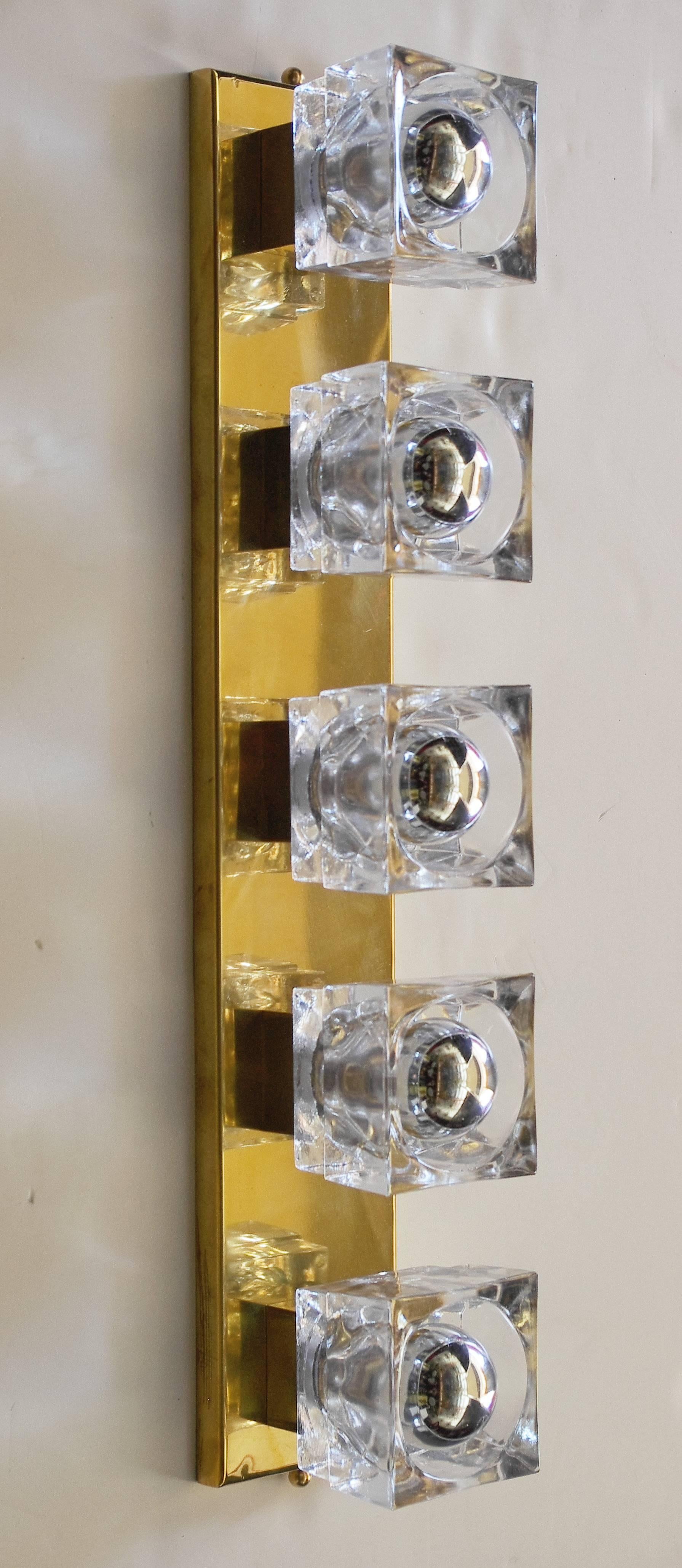 Italian wall sconce with Sciolari 1960s vintage clear Murano glass cubes mounted on newly made polished brass frames / Designed by Fabio Bergomi for Fabio Ltd / Made in Italy
5 lights / E12 or E14 type / max 40W each
Measures: Height 23 inches /
