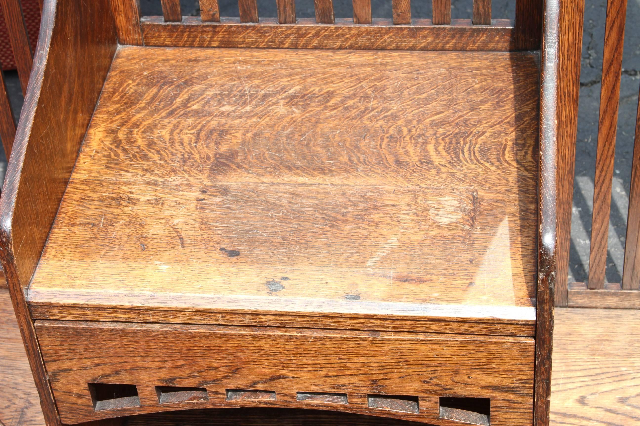 Barber Brothers Arts and Crafts Hall Bench, circa 1900-1910 In Good Condition In Bridgeport, CT