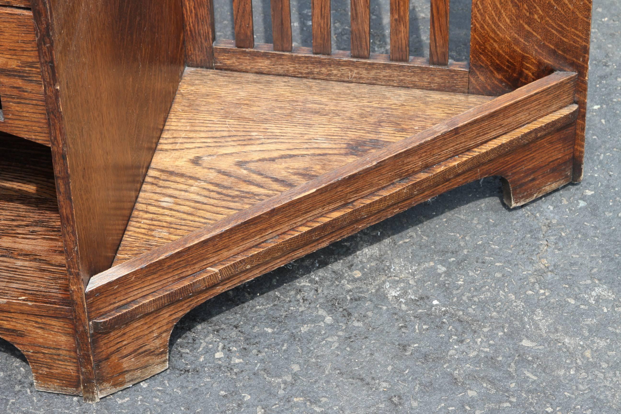 Hand-Crafted Barber Brothers Arts and Crafts Hall Bench, circa 1900-1910