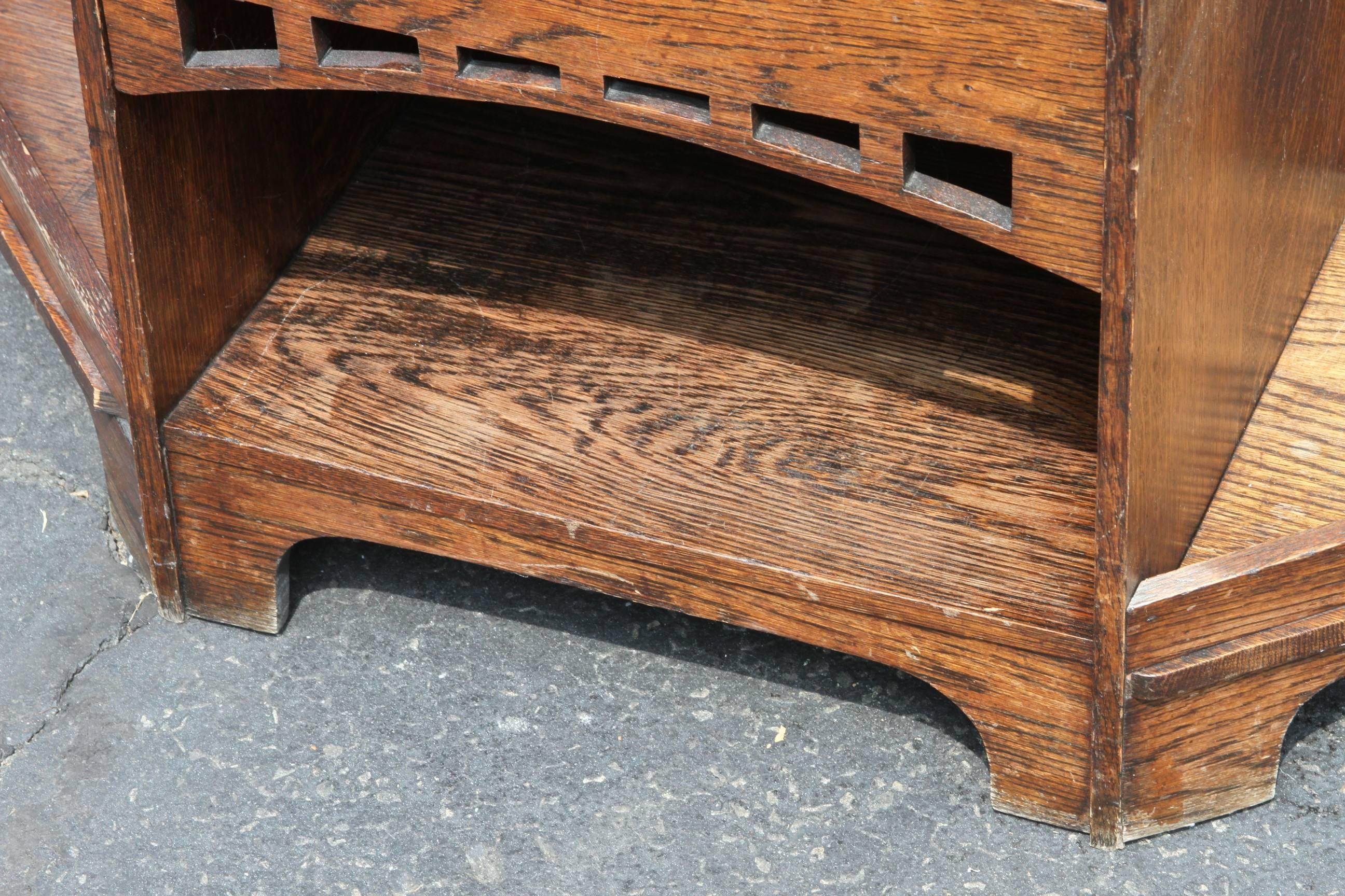 Mirror Barber Brothers Arts and Crafts Hall Bench, circa 1900-1910