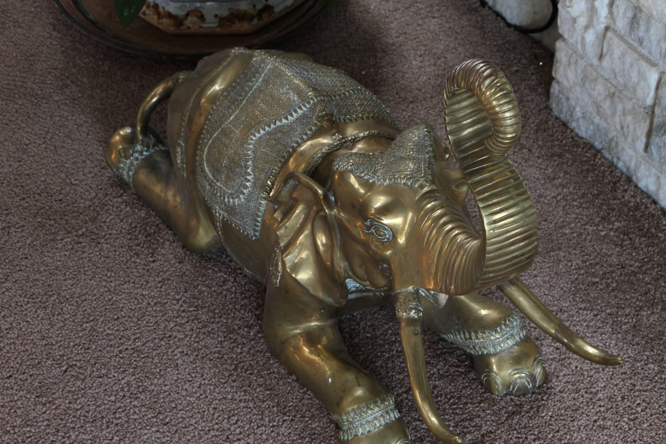 Cast Brass Elephant Sculpture In Excellent Condition In Bridgeport, CT