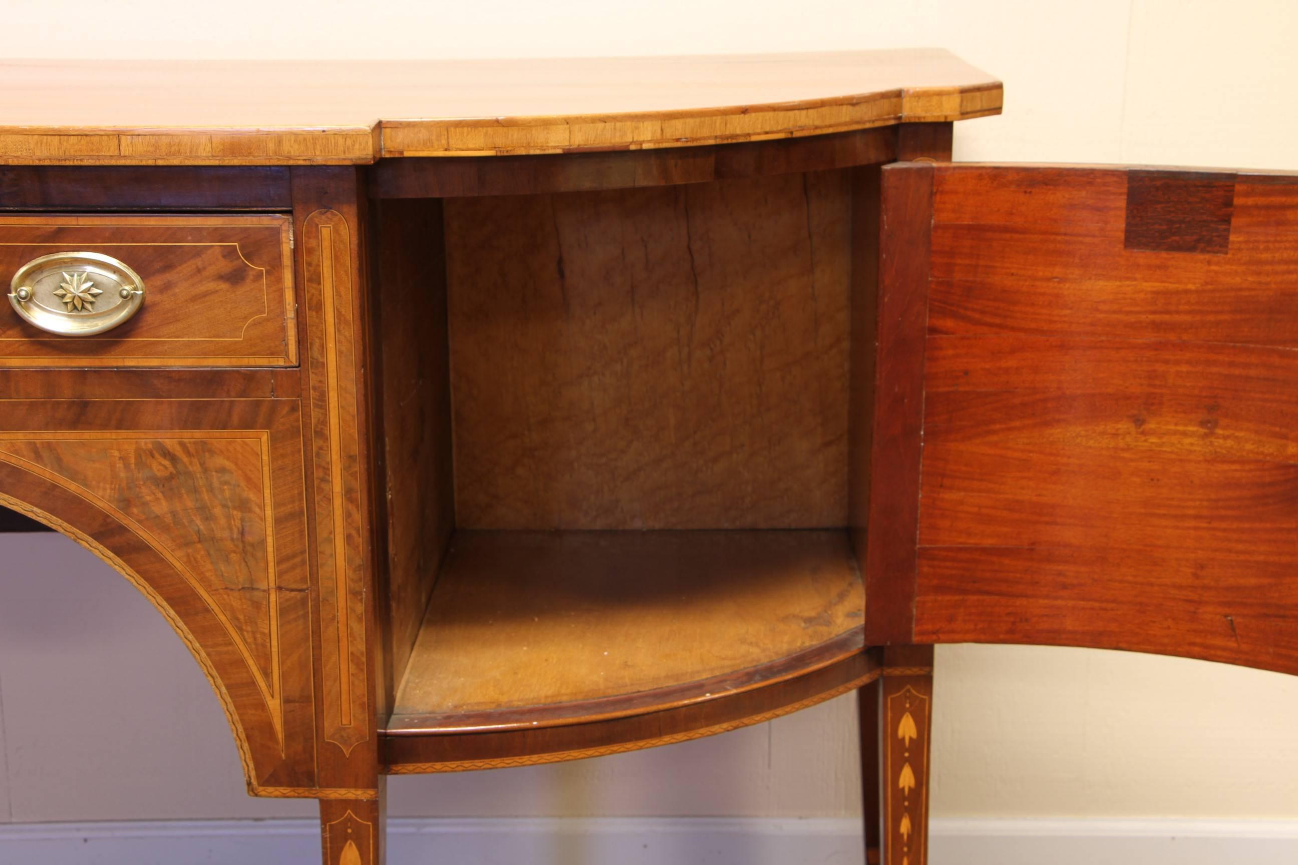 Antikes amerikanisches Sideboard/Restaurierung im Federal-Stil, Mid Atlantic States (19. Jahrhundert) im Angebot