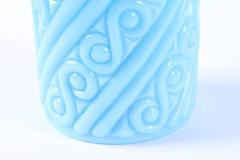 Ensemble de cinq flacons de parfum en opaline bleue de Portieux Vallerysthal