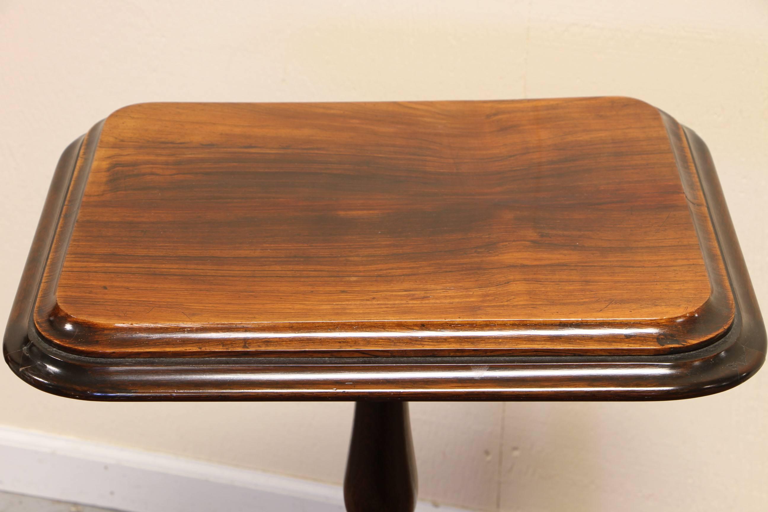 Fine English Rose Wood Pedestal Table, circa 1810-1820 In Good Condition In Bridgeport, CT