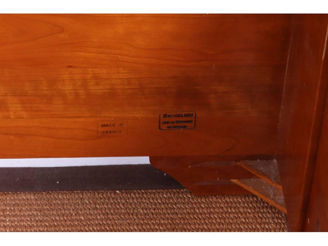 Richelieu King-Sized Cherry Sleigh Bed In Good Condition In Bridgeport, CT