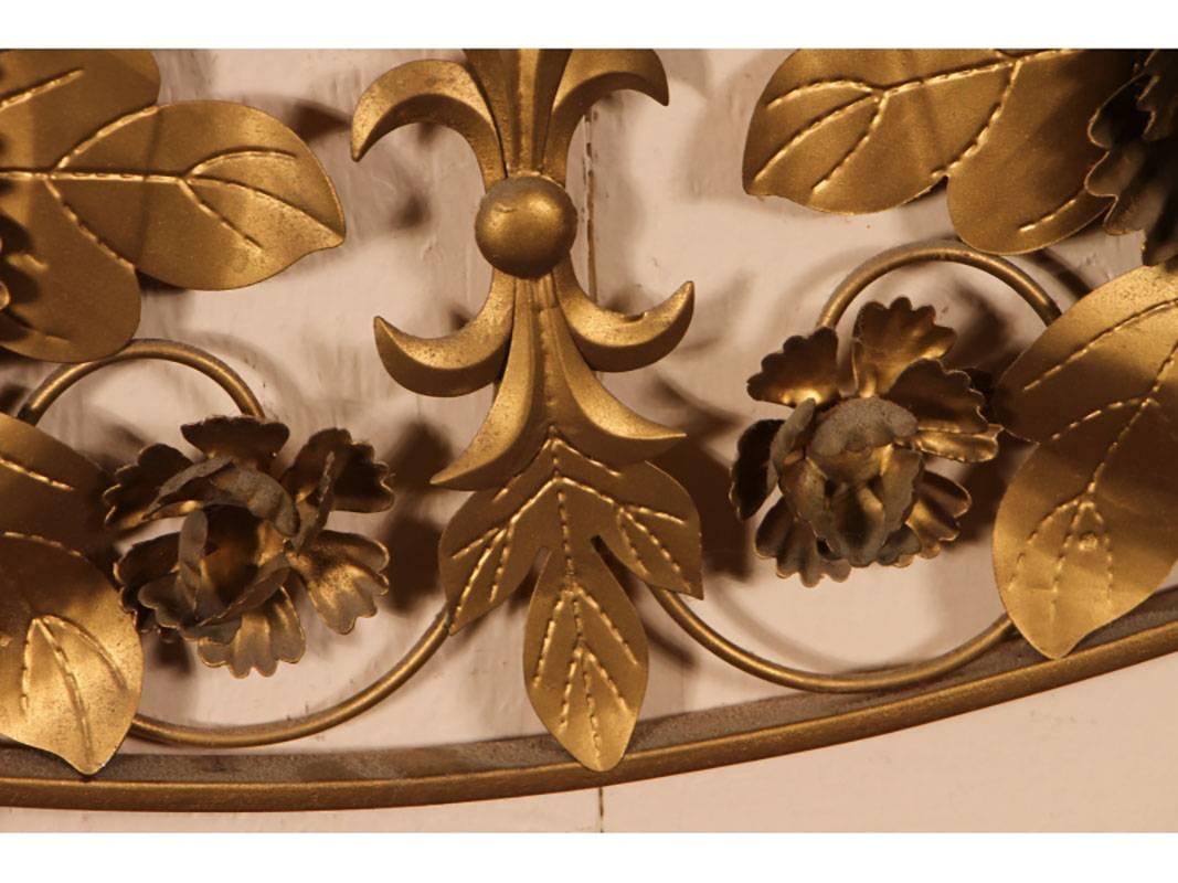 Mid-Century Modern Gilt Floral Convex Mirror In Good Condition In Bridgeport, CT