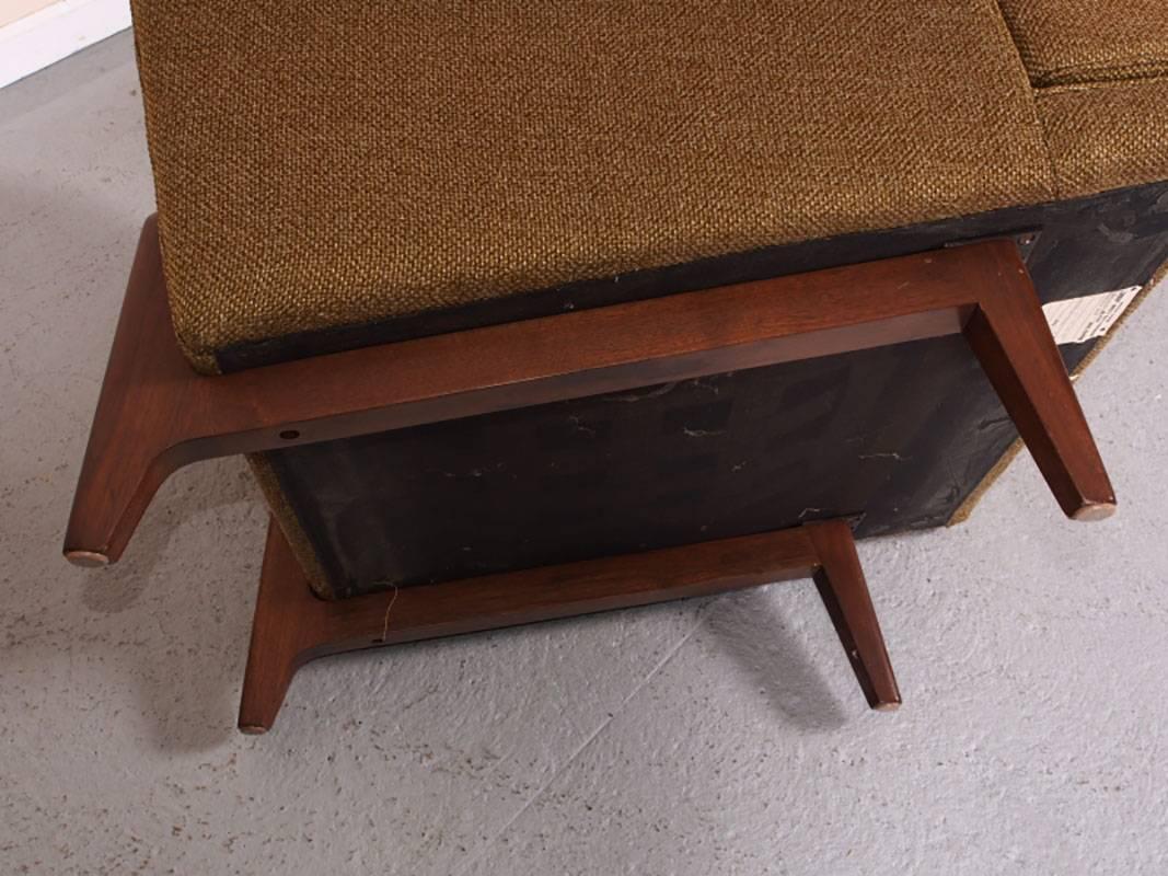 Mid Century Lounge Chair and Ottoman By Roger Sprunger For Dunbar In Good Condition In Bridgeport, CT