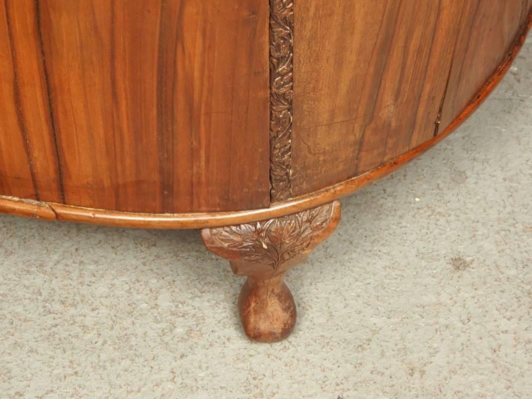 Beautiful French Art Deco carved rosewood kidney desk with intricate carvings along perimeter of top, carved vertical bands around desk and carved drawers. Center drawer and four side drawers on each side. Cabriole leg.
Condition: Age crack along