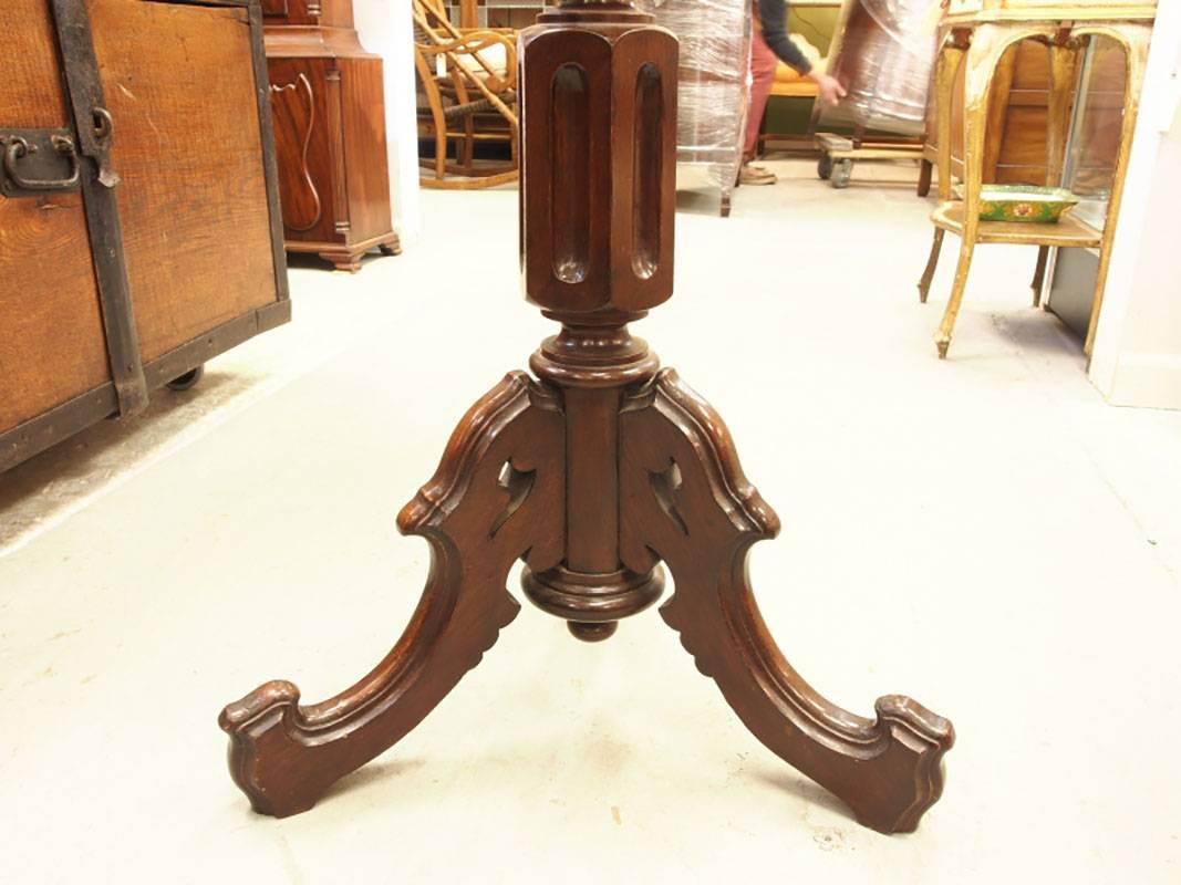 Turn of the century mahogany shaving stand in very good all original condition. Dove tailed drawer and very good condition with minor wear. The dimensions of the top surface are 15