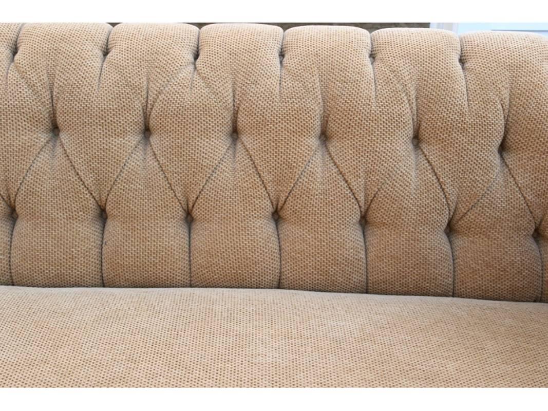 Fine Quality Chesterfield Sofa In Excellent Condition In Bridgeport, CT