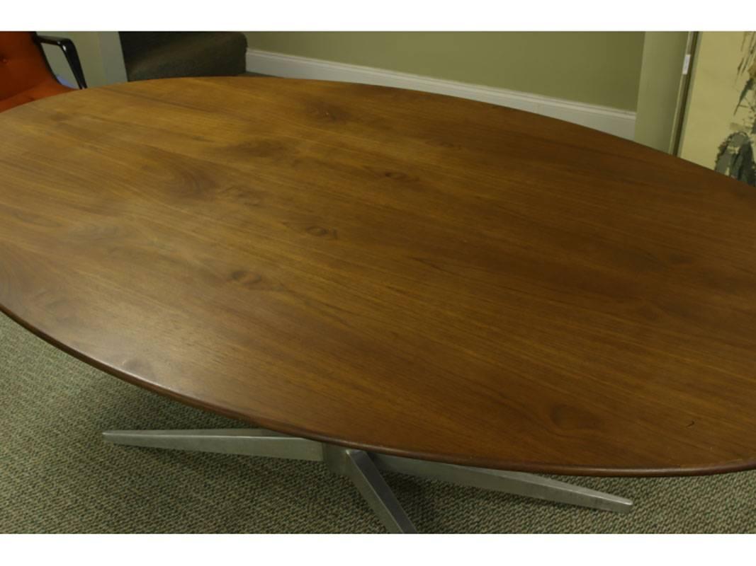 Period Mid-Century Oval Walnut Conference or Dining Table In Good Condition In Bridgeport, CT