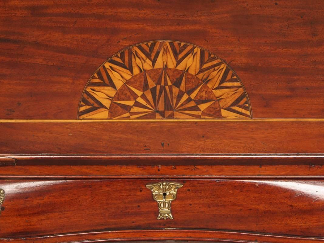 Antique American Inlaid Serpentine Desk In Good Condition For Sale In Bridgeport, CT