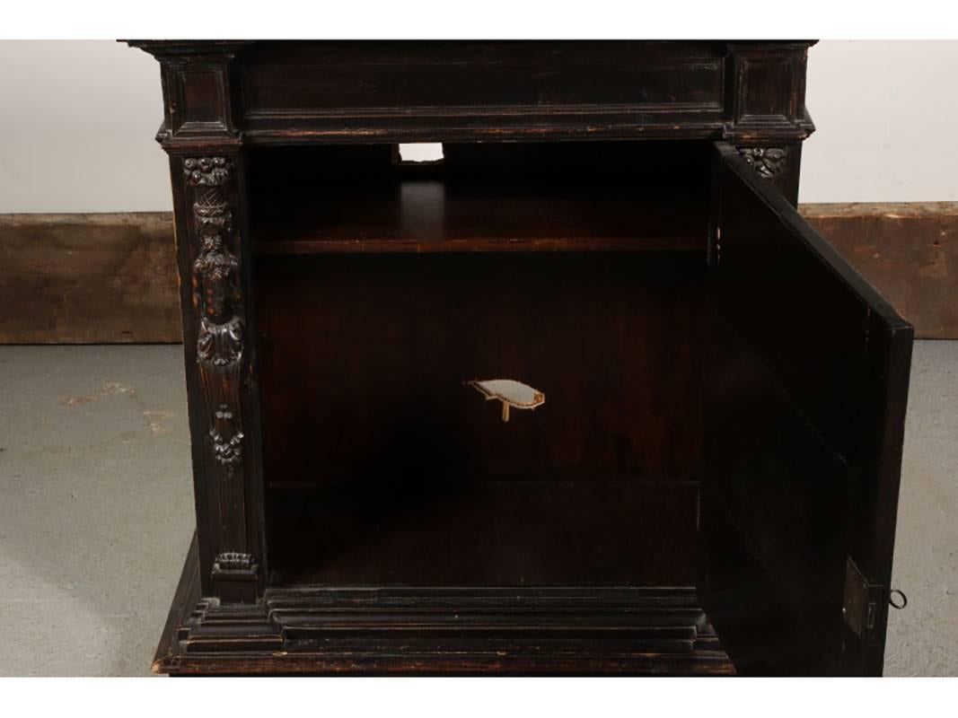Late 19th Century Renaissance Style Carved Cabinet For Sale 1