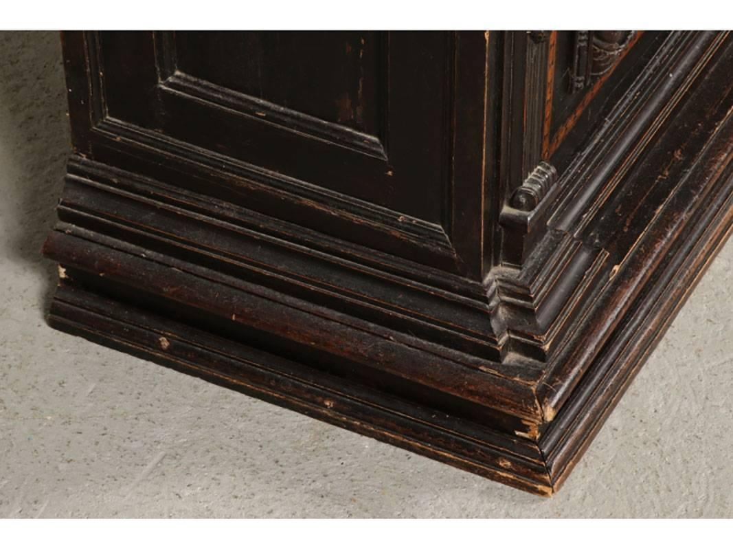 Late 19th Century Renaissance Style Carved Cabinet For Sale 4