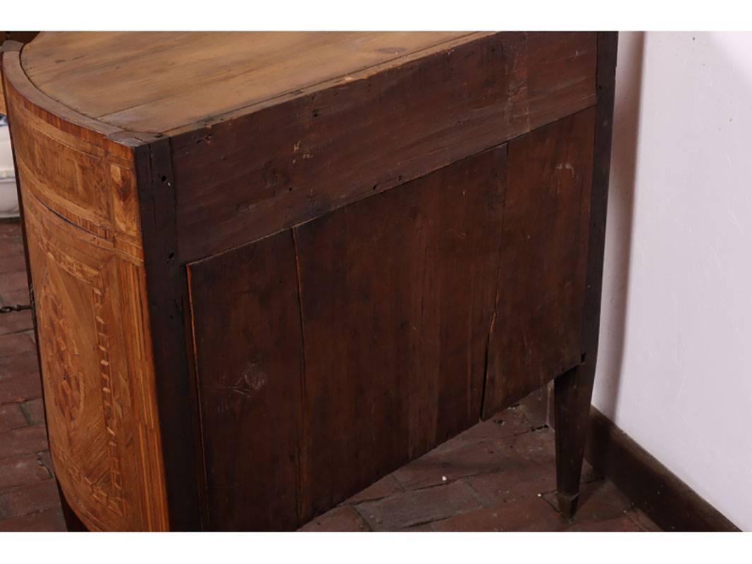 Demilune cabinet with parquetry, locking side doors, drop pulls, tapering legs, brass caps and conforming marble-top.
Condition: sun struck on right side. Light losses to veneer.