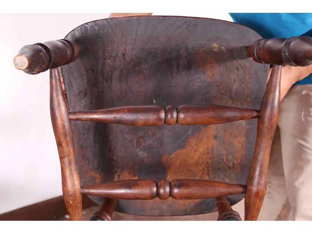 Pair of 19th Century Oak Windsor Chairs, circa 1820-1840 In Good Condition In Bridgeport, CT