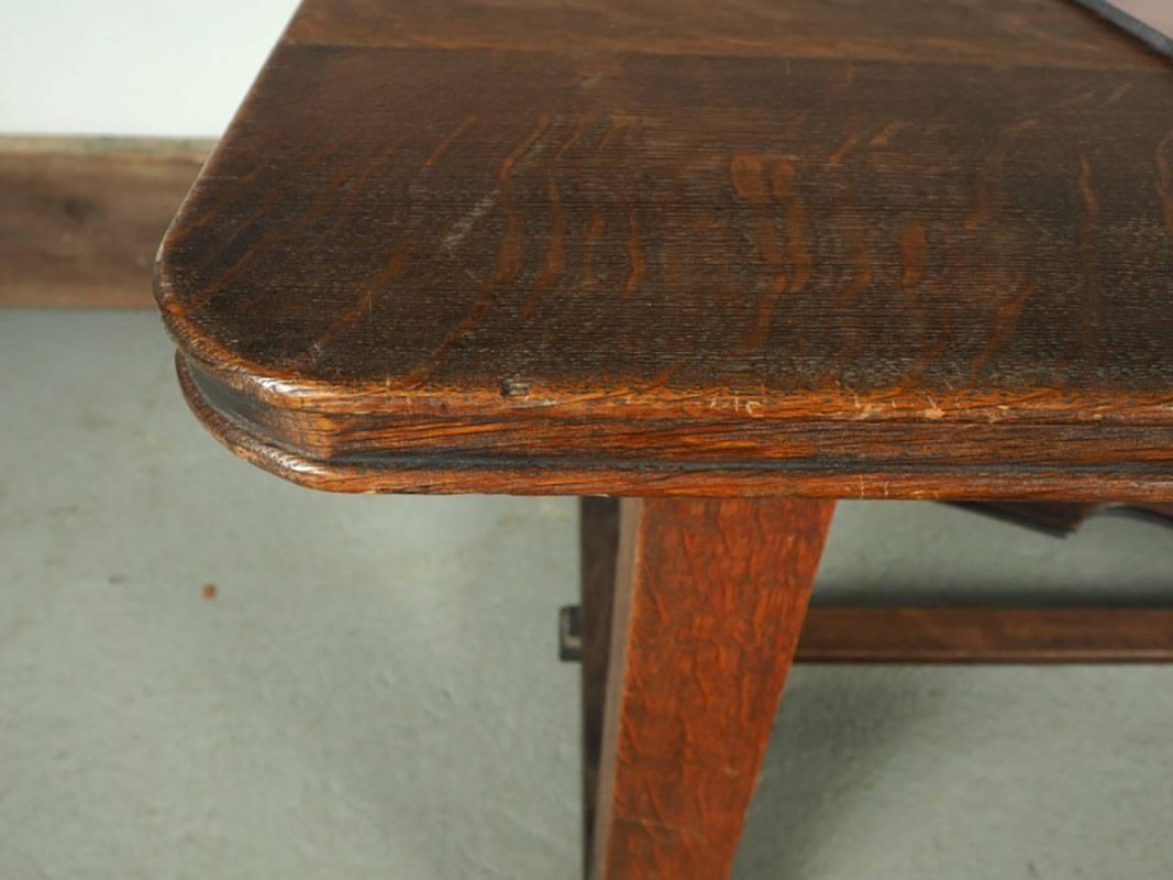 Beautiful antique oak library table having a sturdy X-form base, scalloped shelf, stretcher base and rounded corners.
Condition: some rubbing around perimeter, wear consistent with age.