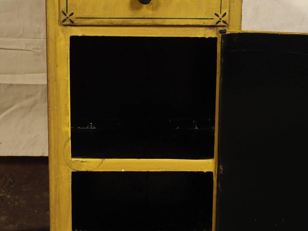 Antique tole cabinet with decoupage and paint decorations, single drawer, cabinet door concealed one shelf and all raised on spear feet.
Condition: consistent with age.