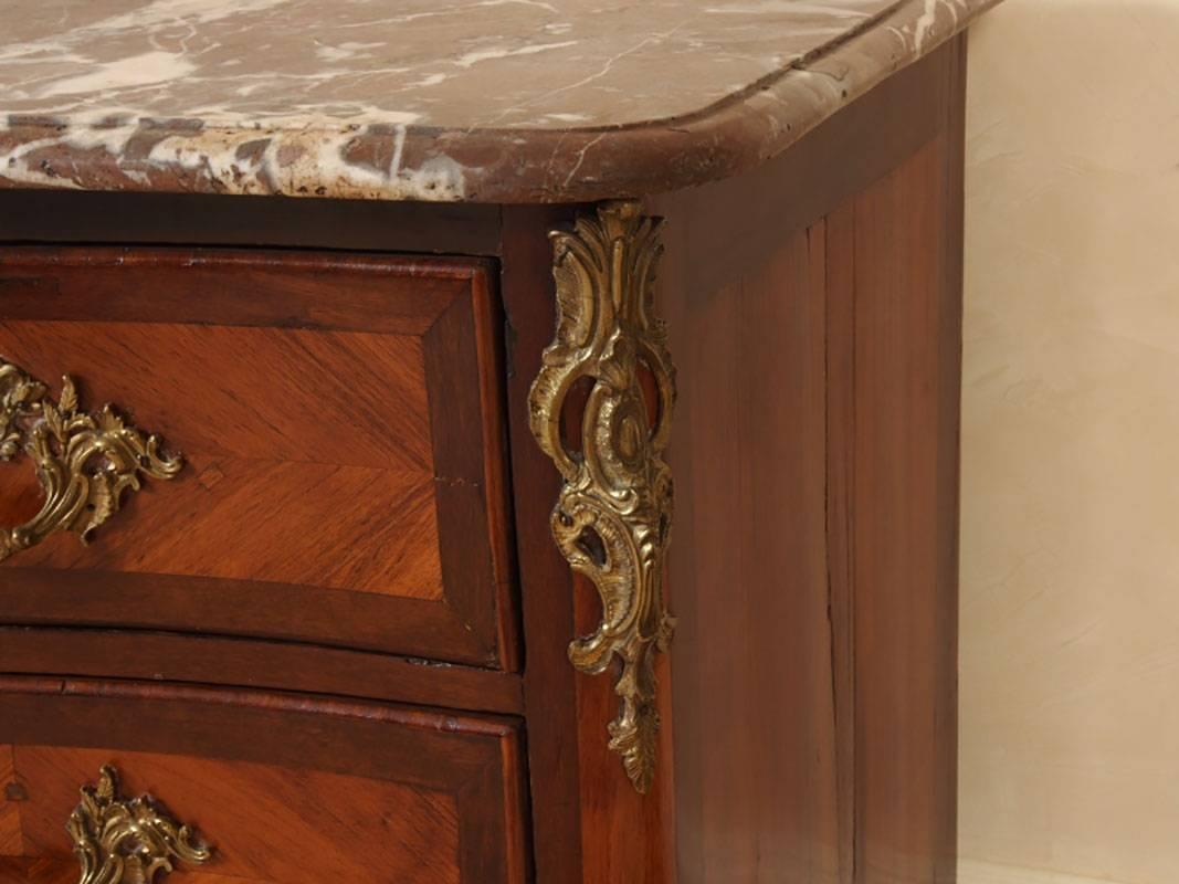 Antique French marble top commode with serpentine front, bronze mounts and parquestry drawer fronts. Top features small centre drawer flanked by two drawers, second and third tier are full length drawers.
Condition: Please see detail photos. There