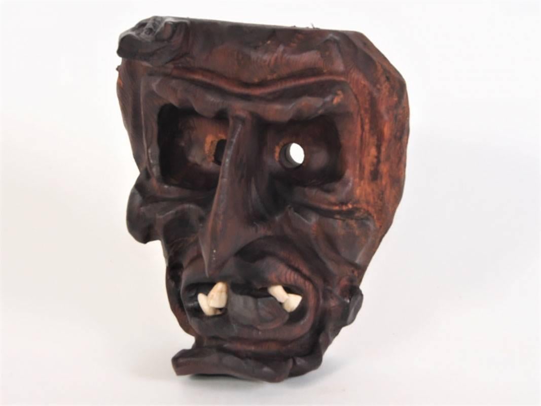 Sculpté à la main Masque en bois sculpté de style brutaliste Willi Huggler en vente