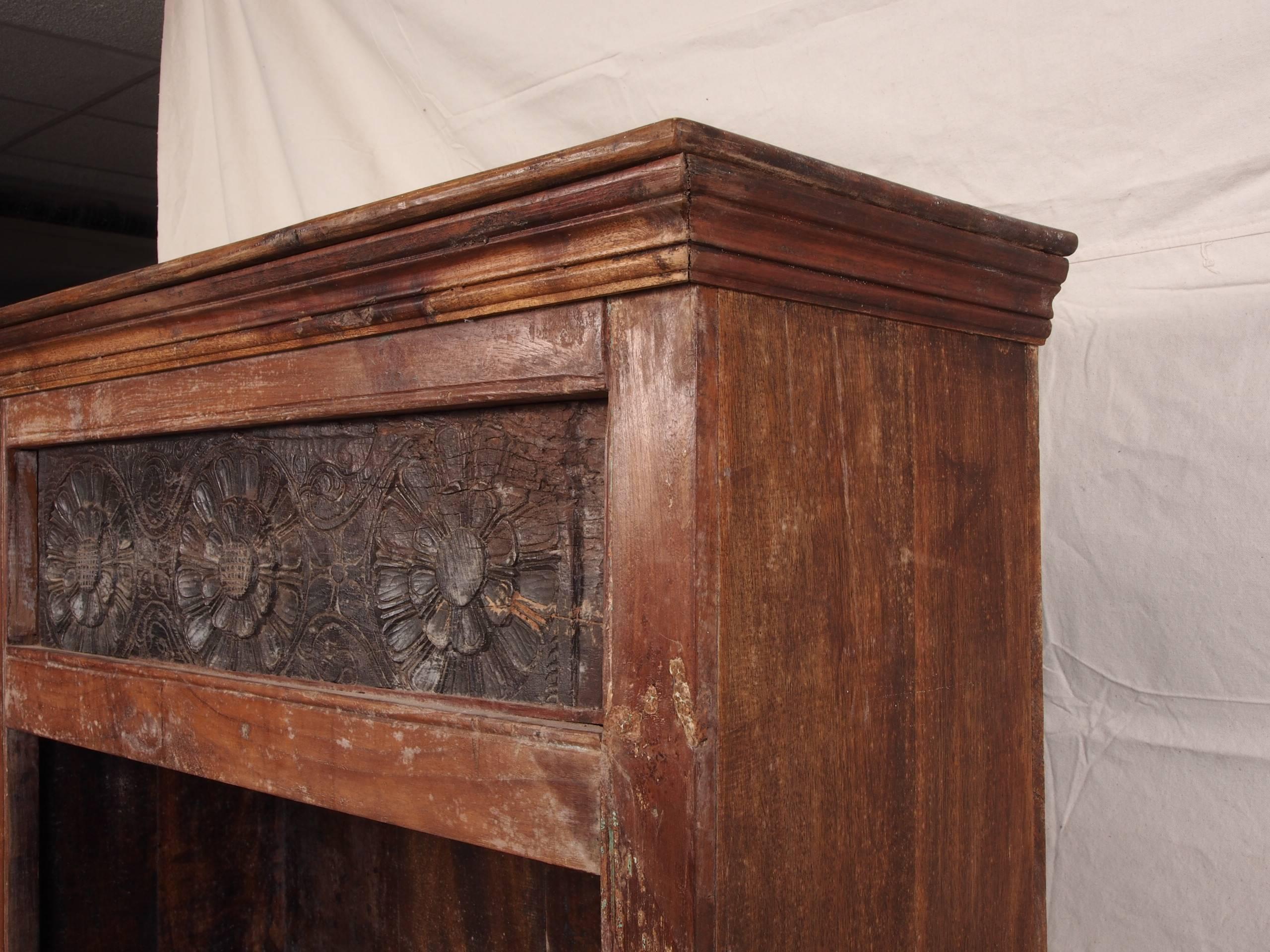 Antique Bookcase Cabinet In Good Condition In Bridgeport, CT
