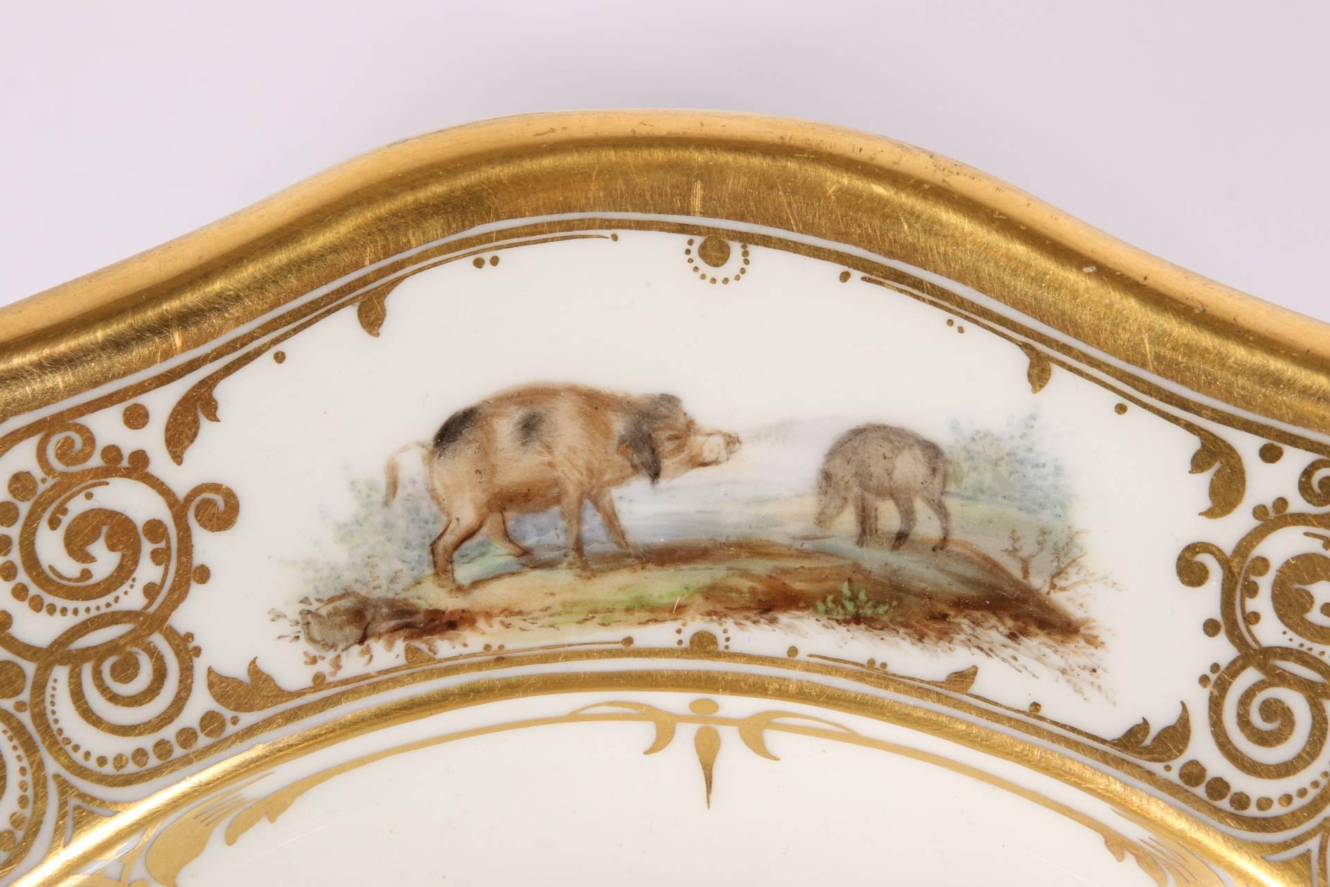 Antique Meissen Hunt Themed Platter Depicting Boars In Good Condition In Bridgeport, CT