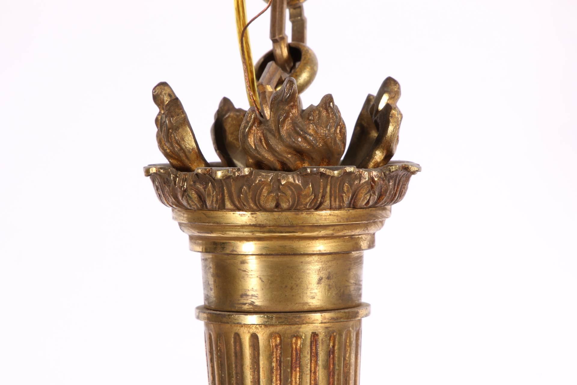 A torch form standard with upright flames and attached six-horn form lights. An acanthus leaf terminal and shaped chain links. With 10 inch of chain. 
Condition: Heavily tarnished. No ceiling cap.