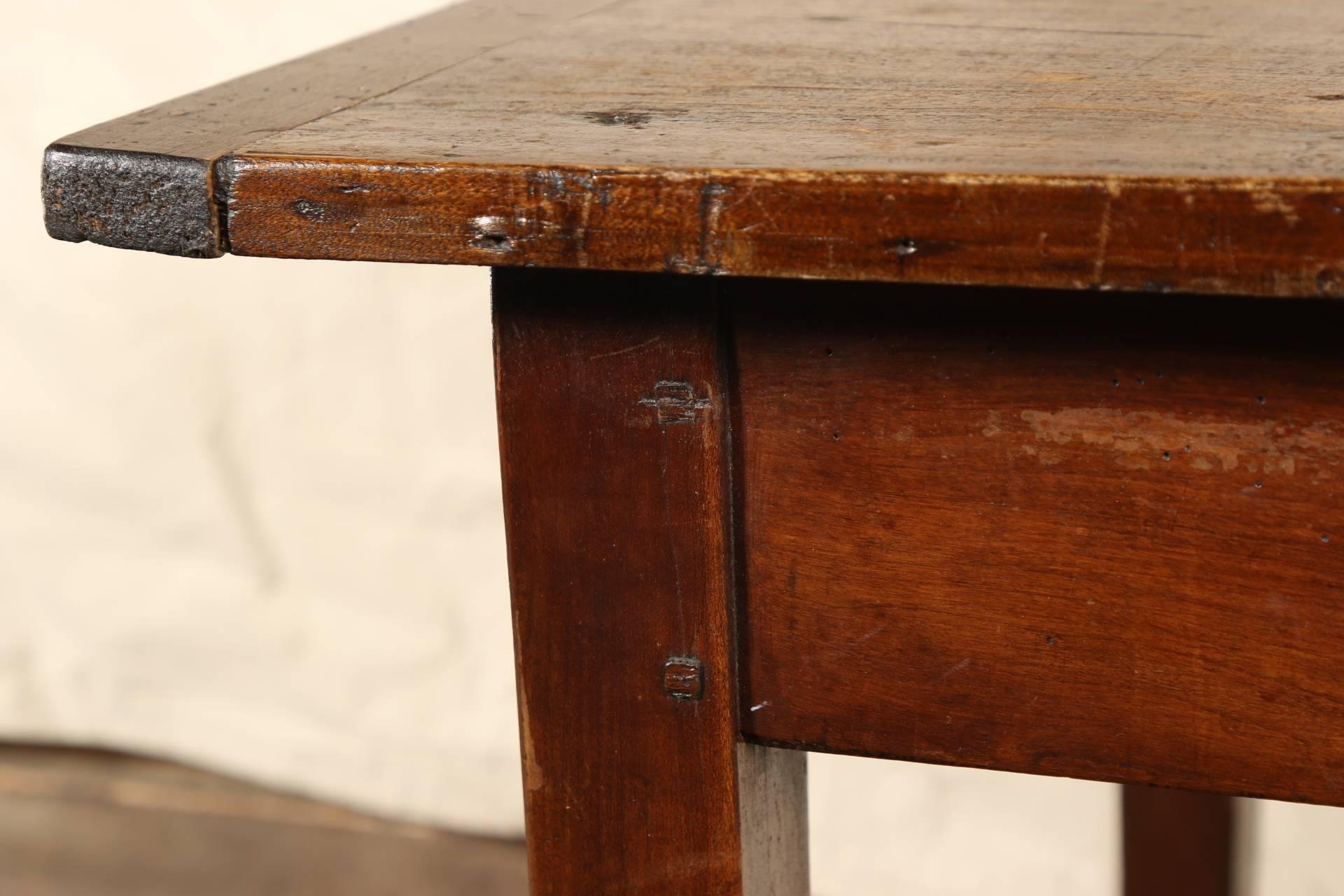 Rectangular with a single off-centre apron drawer with turned knob. Raised on squared tapering legs. Dowel construction.
Condition: wear to the finish and gouges on the top as expected with age and use.