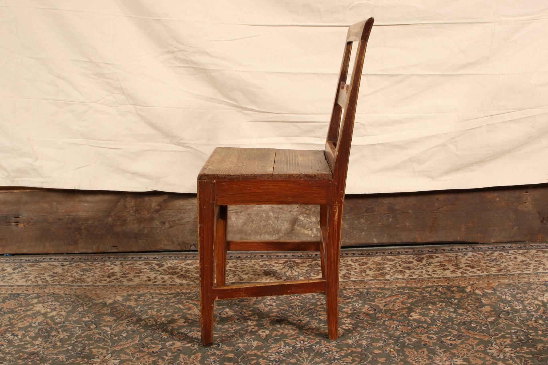 Set of Six Rustic French Farm House Dining Chairs In Good Condition In Bridgeport, CT