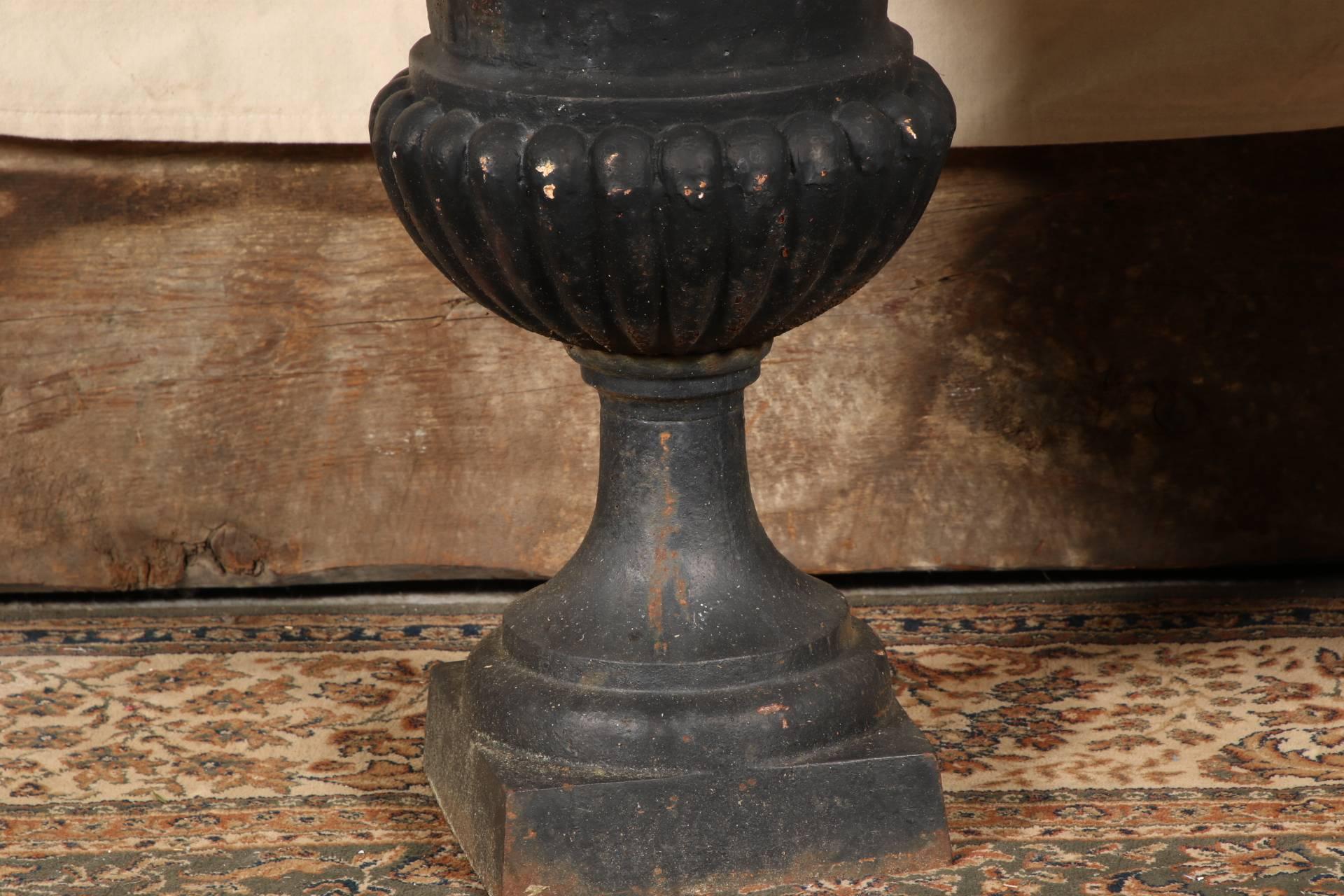 Pair of Antique Cast Iron Garden Urns In Good Condition In Bridgeport, CT