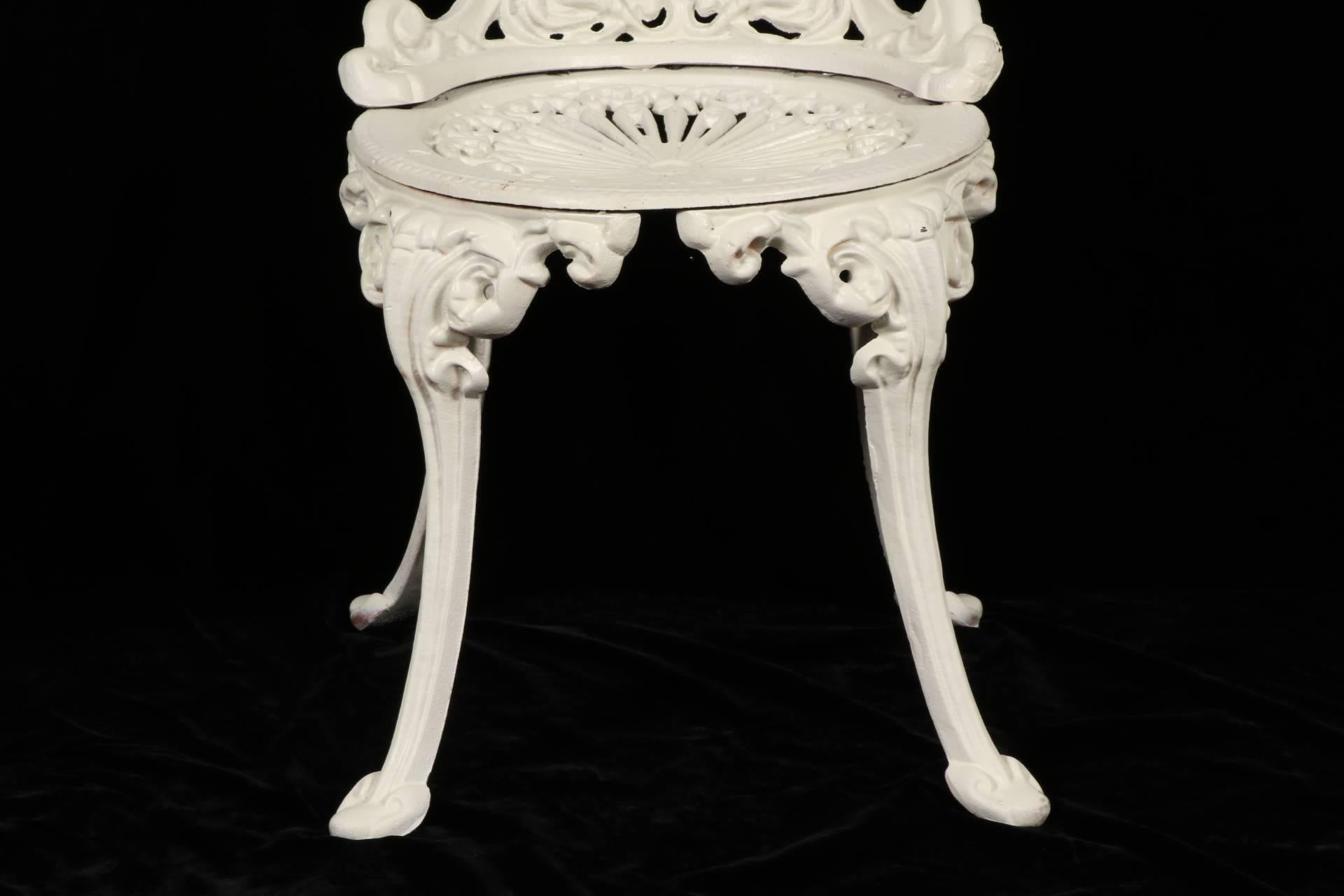 In white paint, openwork shaped and scrolled backs with centre medallions, round pierced seats in a sunburst pattern. Cabriole legs with acanthus scrolled tops and ending in leafy feet.
Condition: very good.