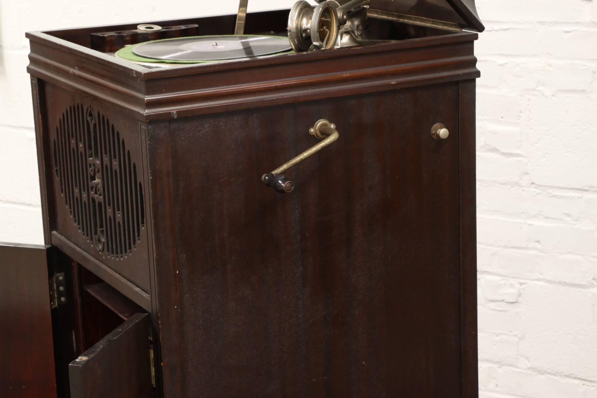 antique victrola cabinet