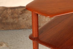 Dänischer Designer Teak-Ecktisch mit zwei Etagen