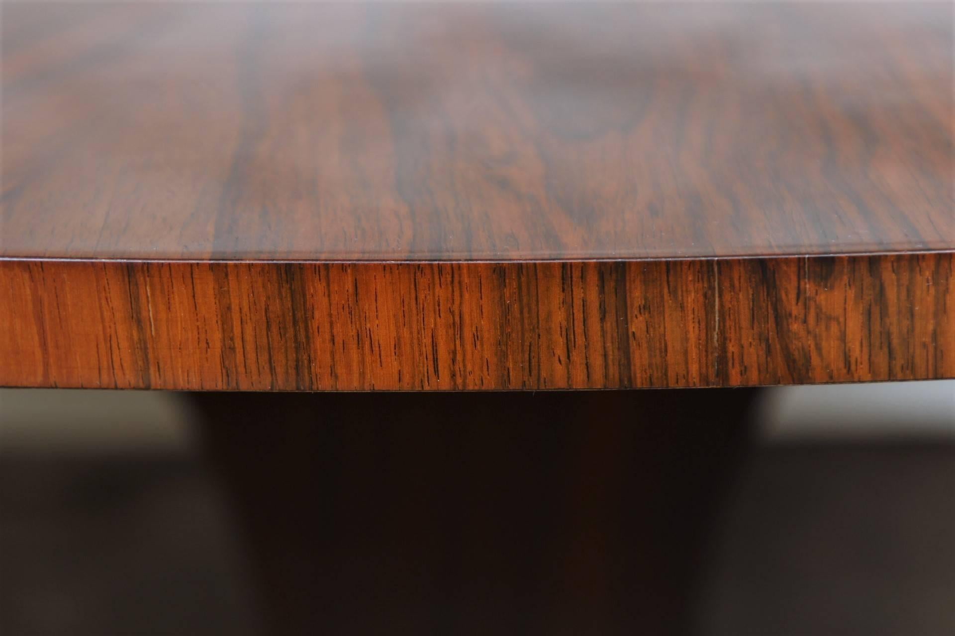 Finely crafted rosewood large round centre table with a sunburst pattern pieced top, raised on a heavy shaped four-sided support mounted on a tiered base with cookie corner feet.
Condition: Some scrapes to the feet, some cracking and scratches to