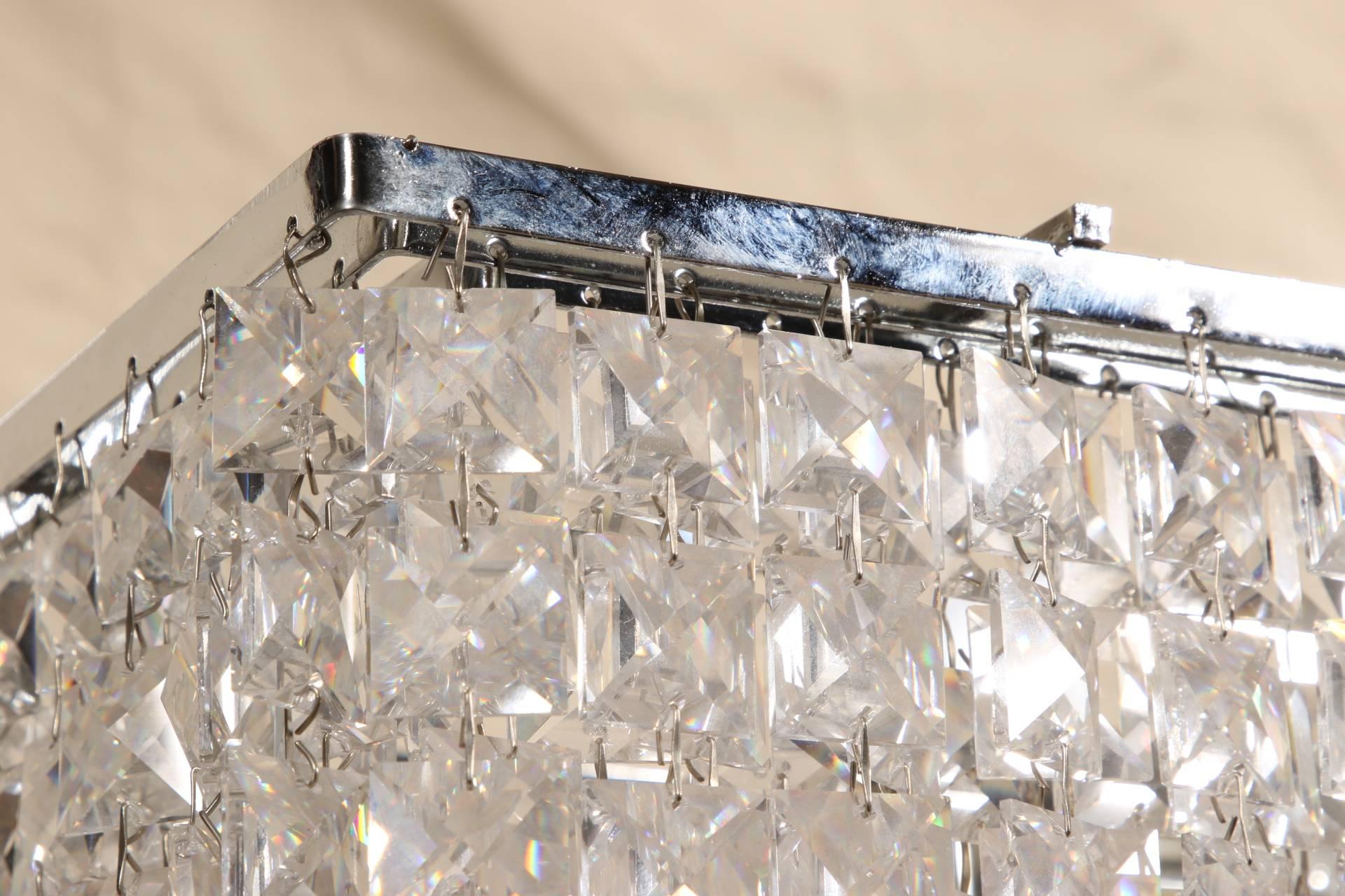 Modern Crystal Chandelier In Good Condition In Bridgeport, CT