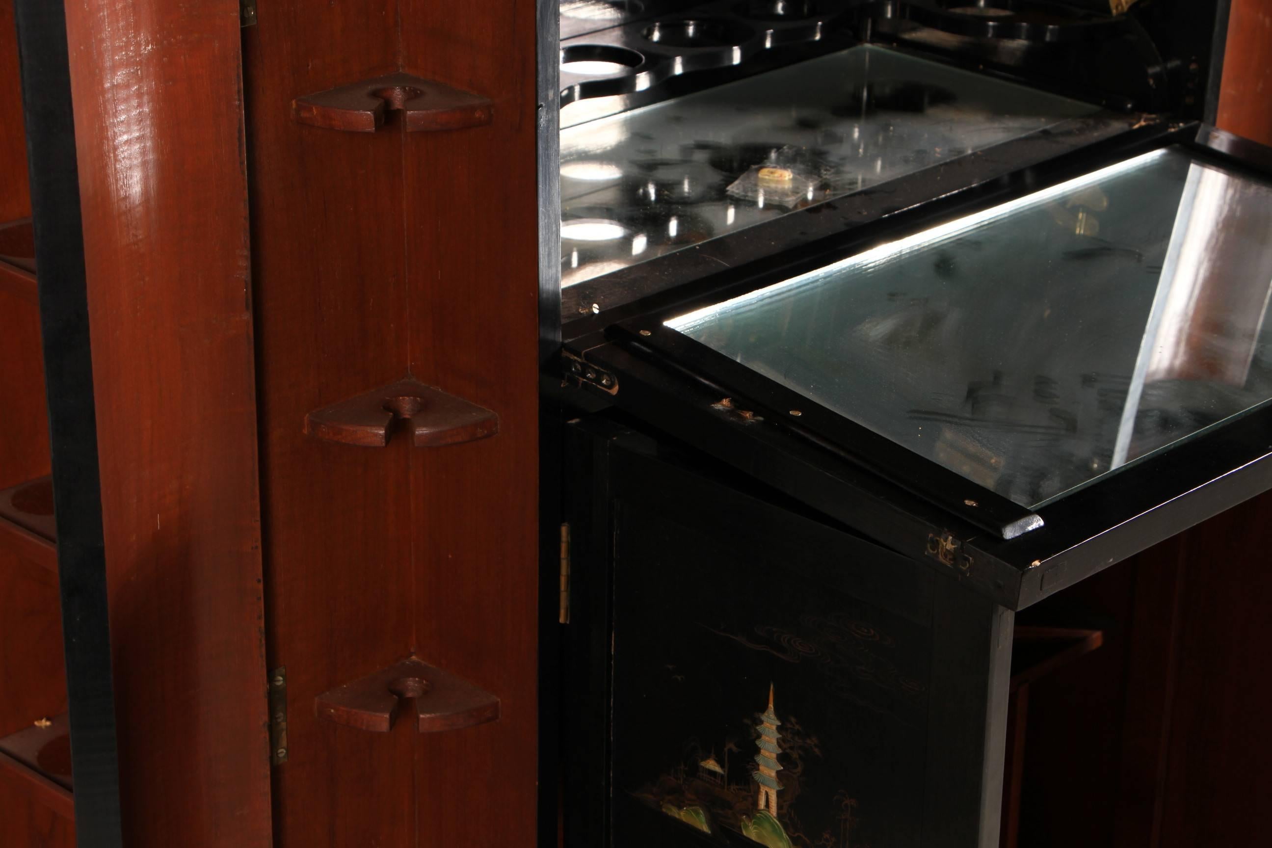 Vintage Inlaid Chinoiserie Bar Cabinet In Good Condition In Bridgeport, CT