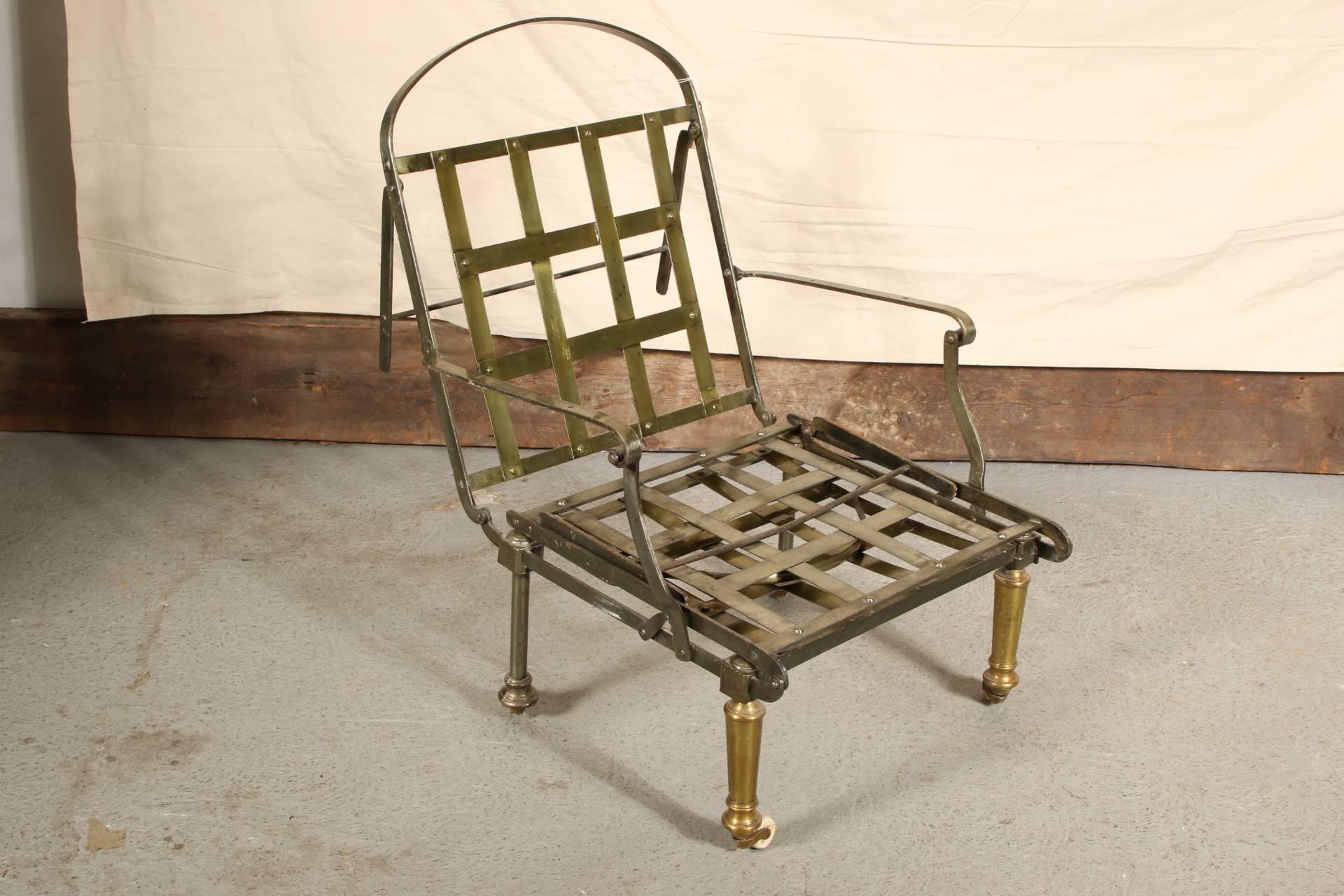 French Iron Folding Daybed In Good Condition In Bridgeport, CT