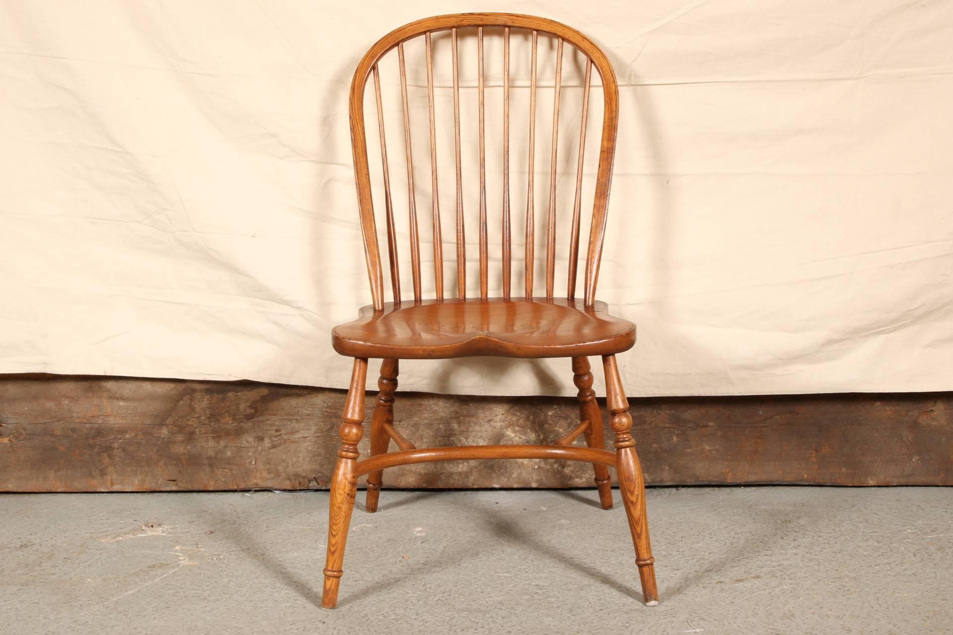 American Classical Set of Eight Windsor Side Chairs