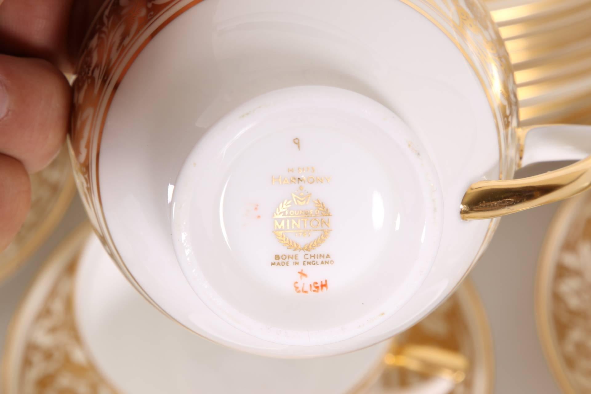 Gilt Minton Harmony Pattern English Bone China Dinner Service for 12