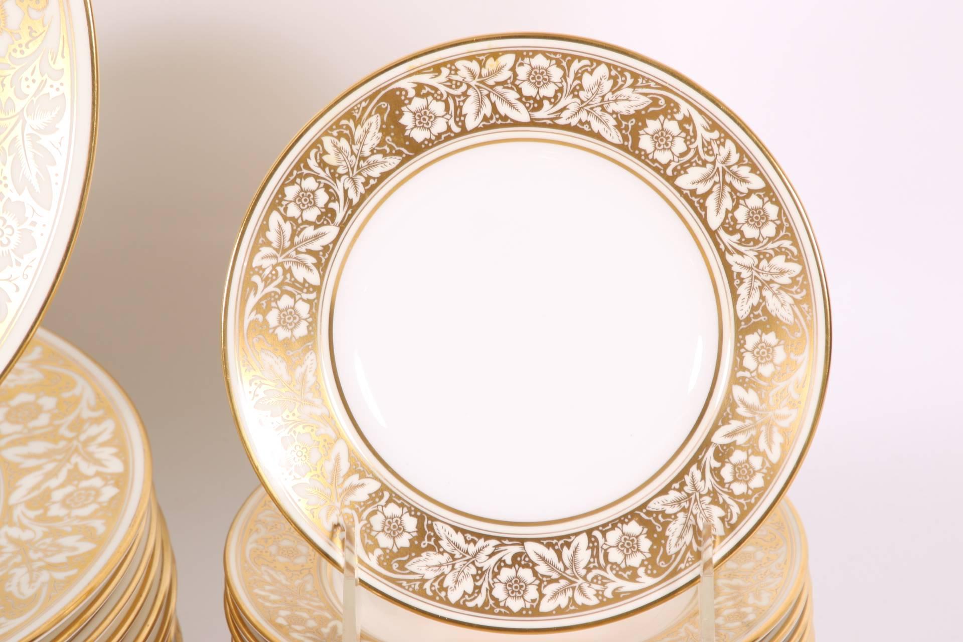Regency Minton Harmony Pattern English Bone China Dinner Service for 12