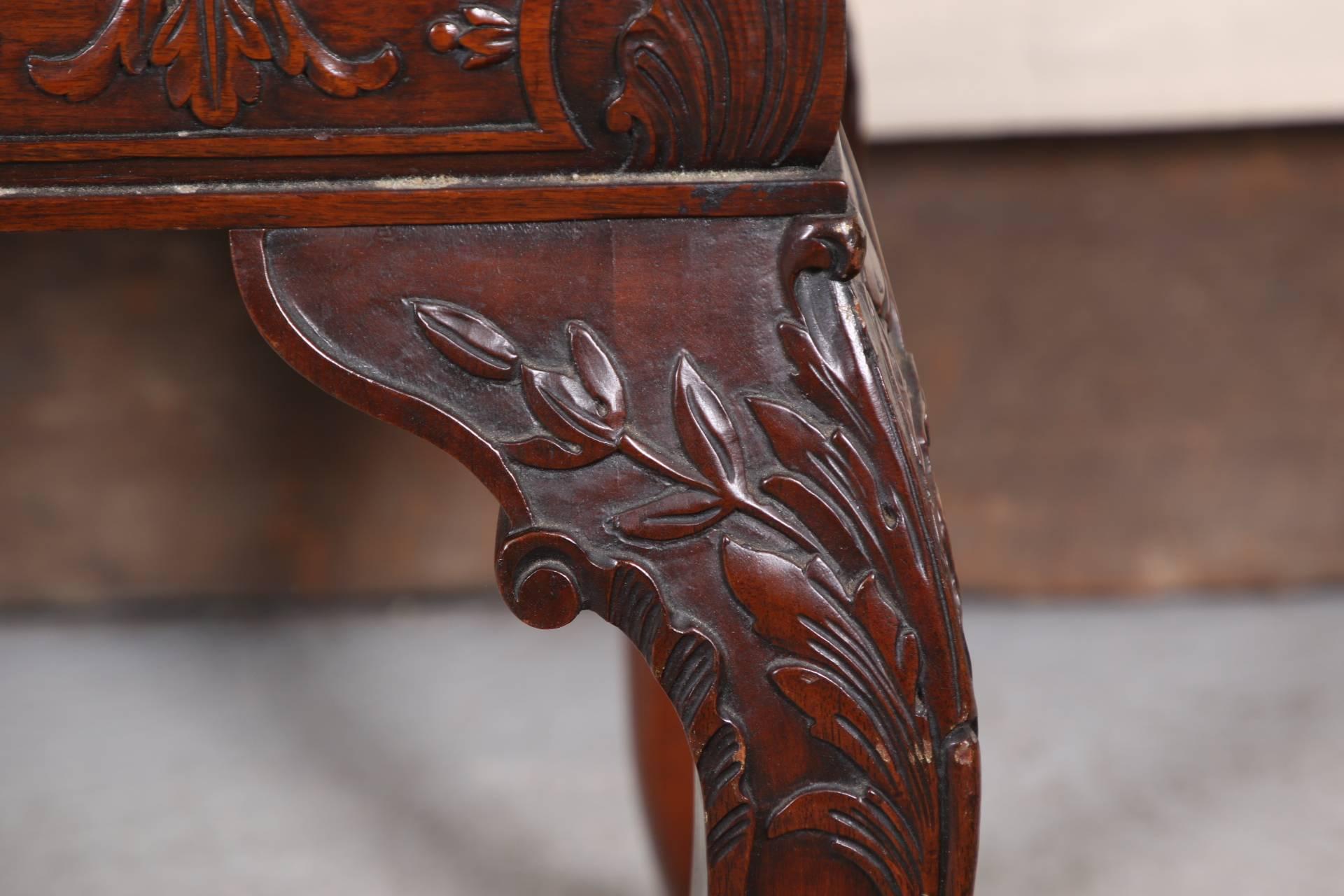 Heavily Carved Mahogany George II Style Bench In Good Condition In Bridgeport, CT