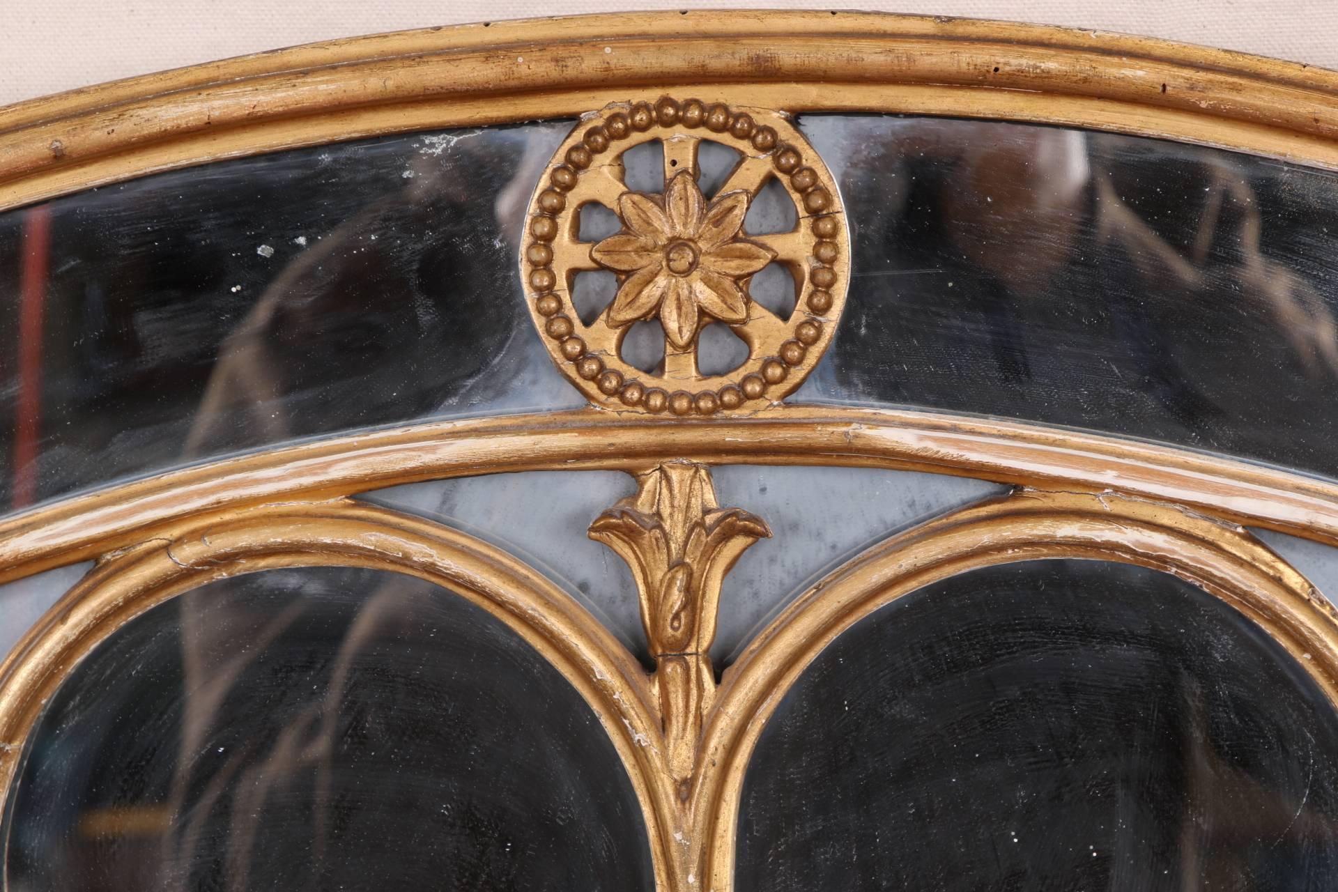 Early 19th Century Late Georgian Gilt Palladian Form Mirror In Good Condition In Bridgeport, CT