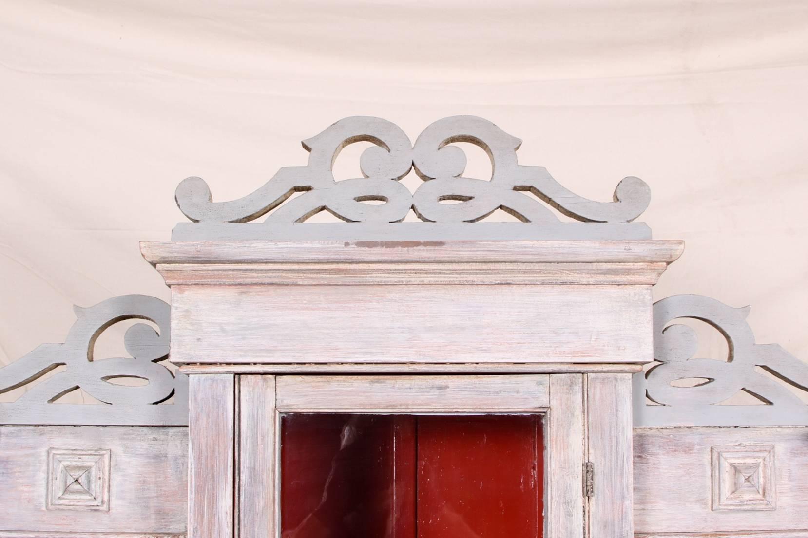 Legno Swedish Style Paint Decorated Cabinet in vendita