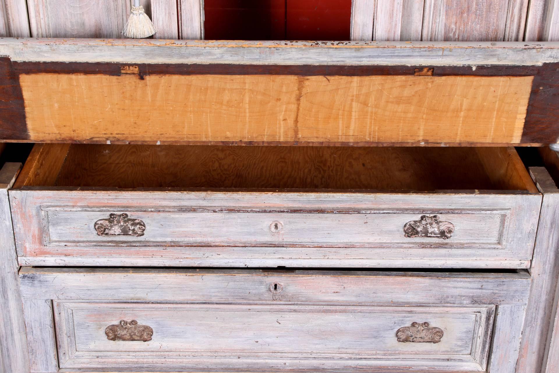 Gustaviano Swedish Style Paint Decorated Cabinet in vendita