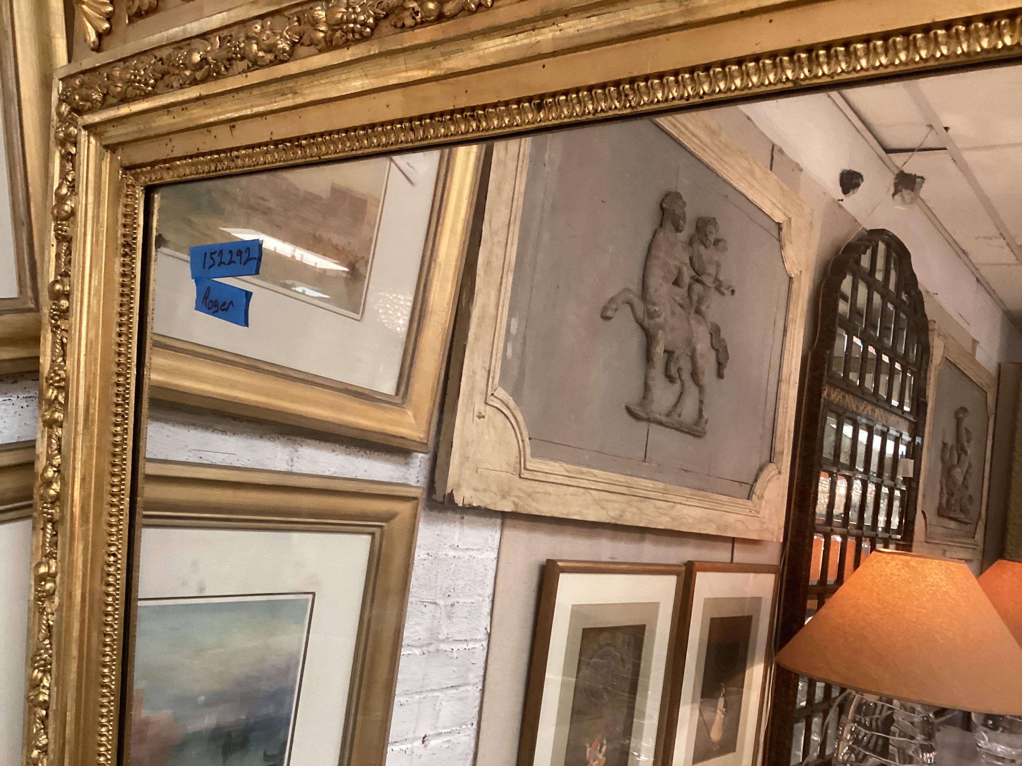 Grand miroir néoclassique du 19ème siècle sculpté et doré en vente 6