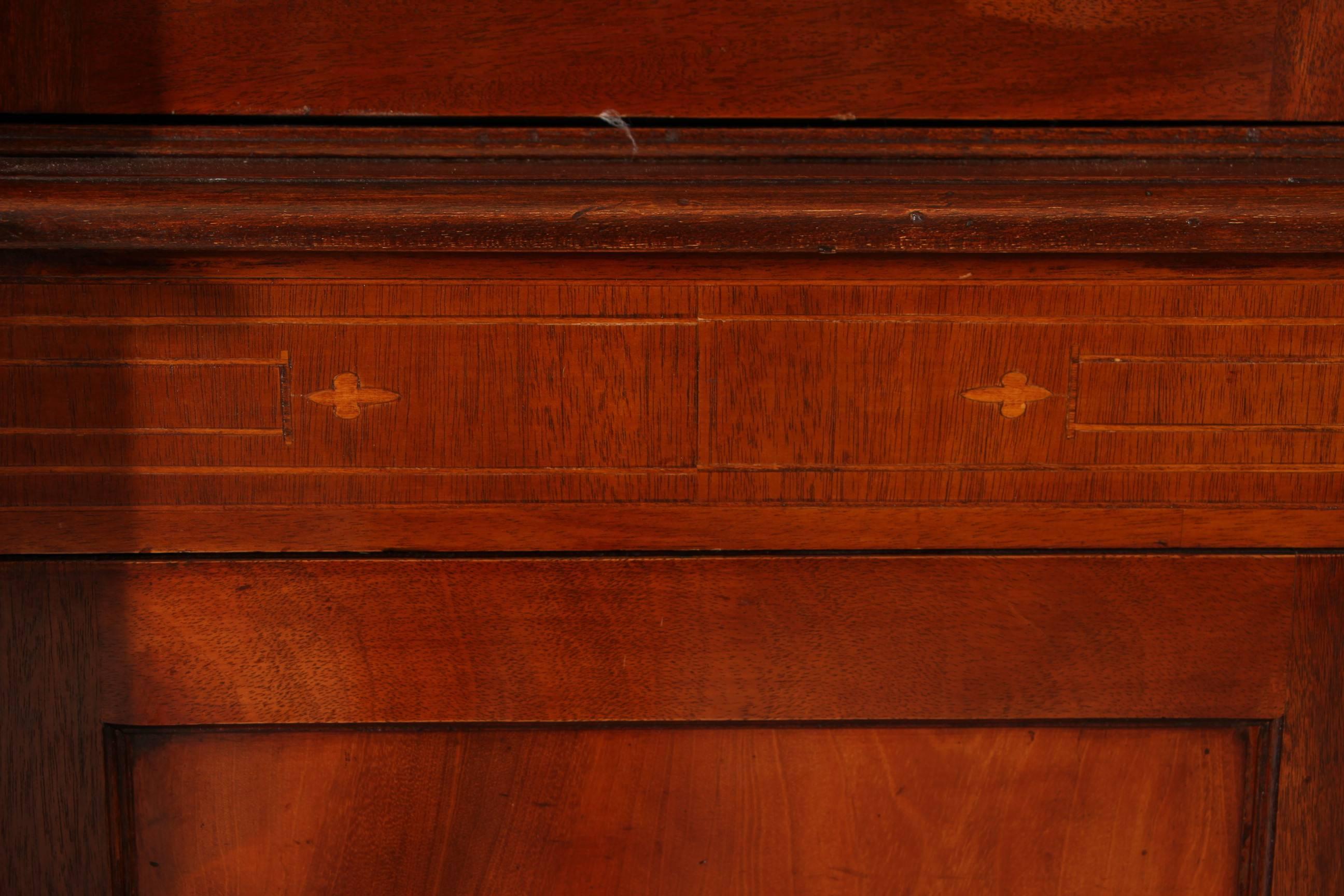 Antique Regency Style Bookcase Cabinet In Good Condition In Bridgeport, CT