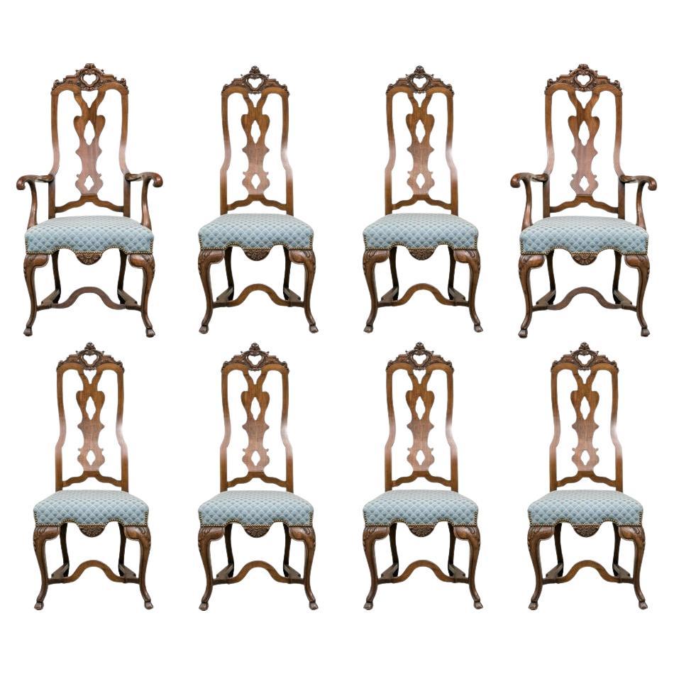 Set di otto sedie da pranzo vintage elaborate e intagliate in stile italiano in vendita