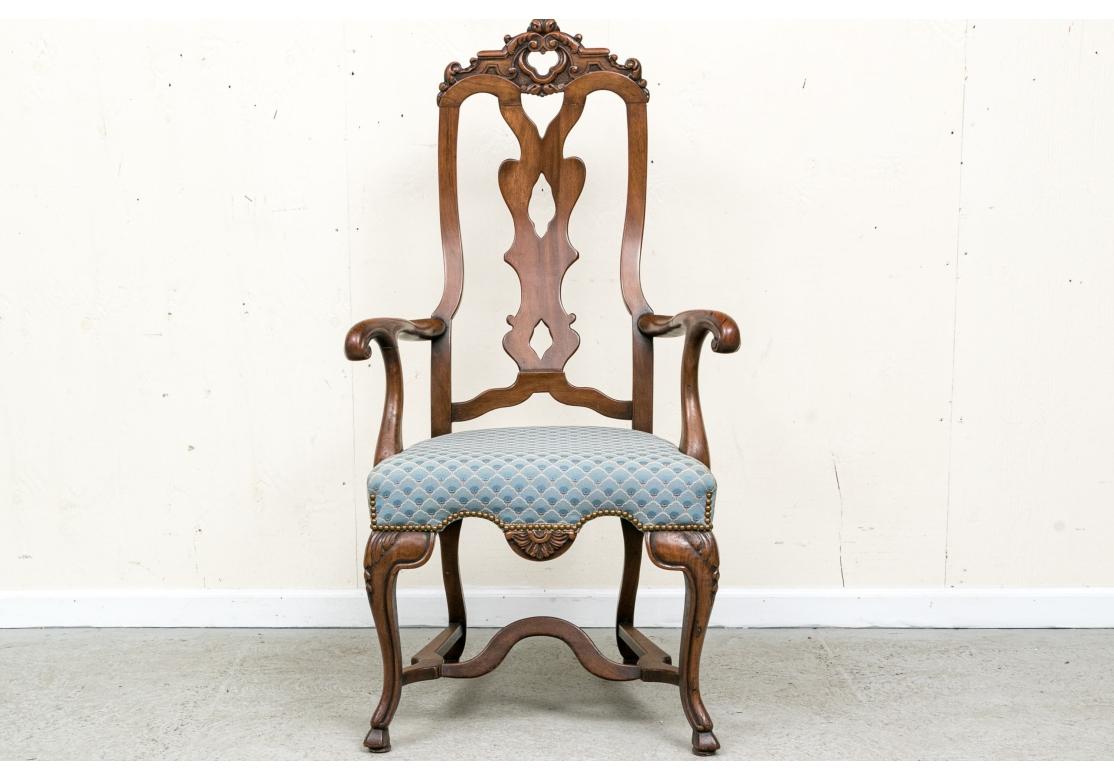 Intagliato Set di otto sedie da pranzo vintage elaborate e intagliate in stile italiano in vendita